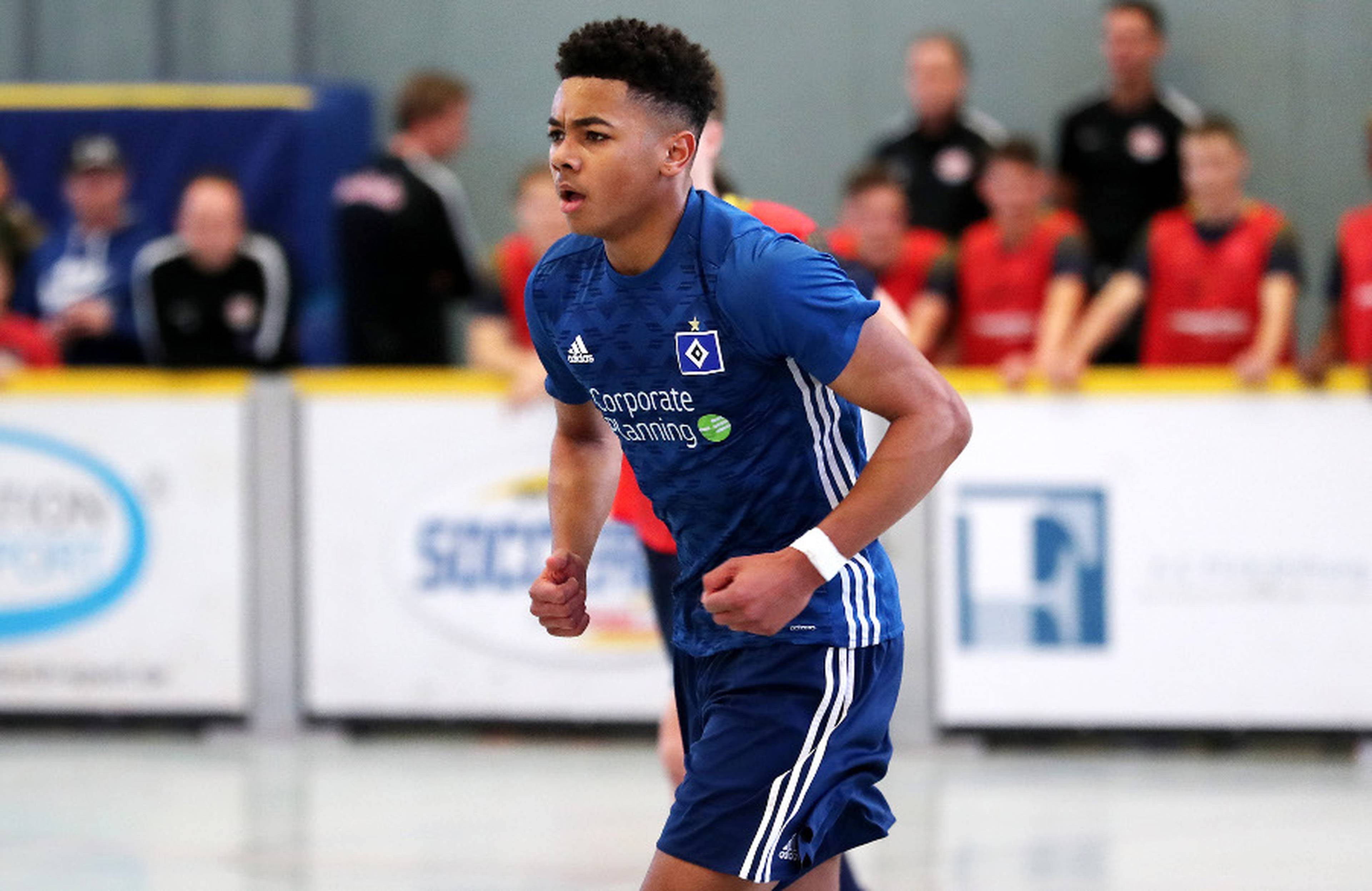 Brooklyn Ezeh beim U17-Hallenturnier in Berlin.