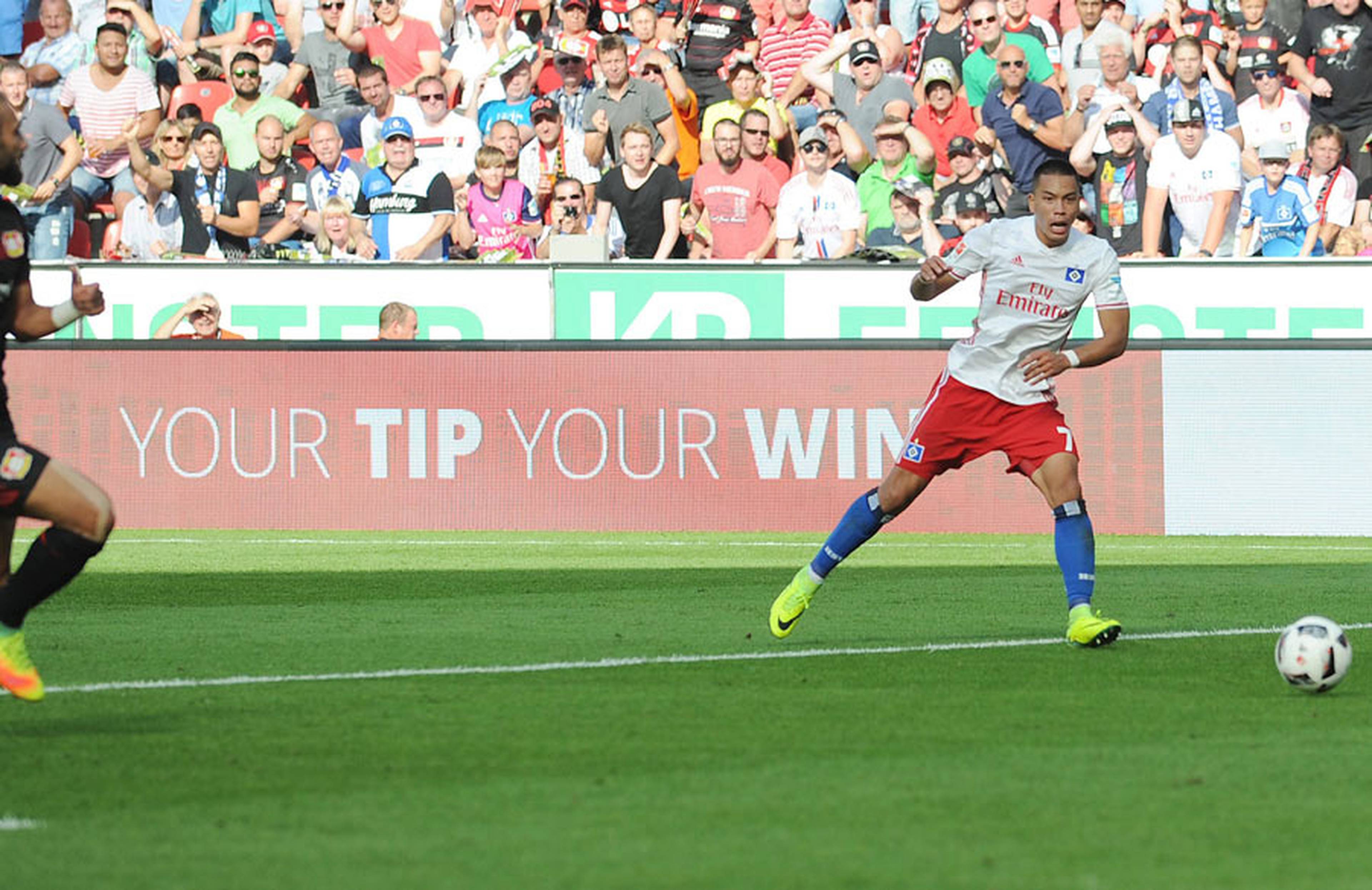 Bobby Wood beim 1:0 gegen Leverkusen.