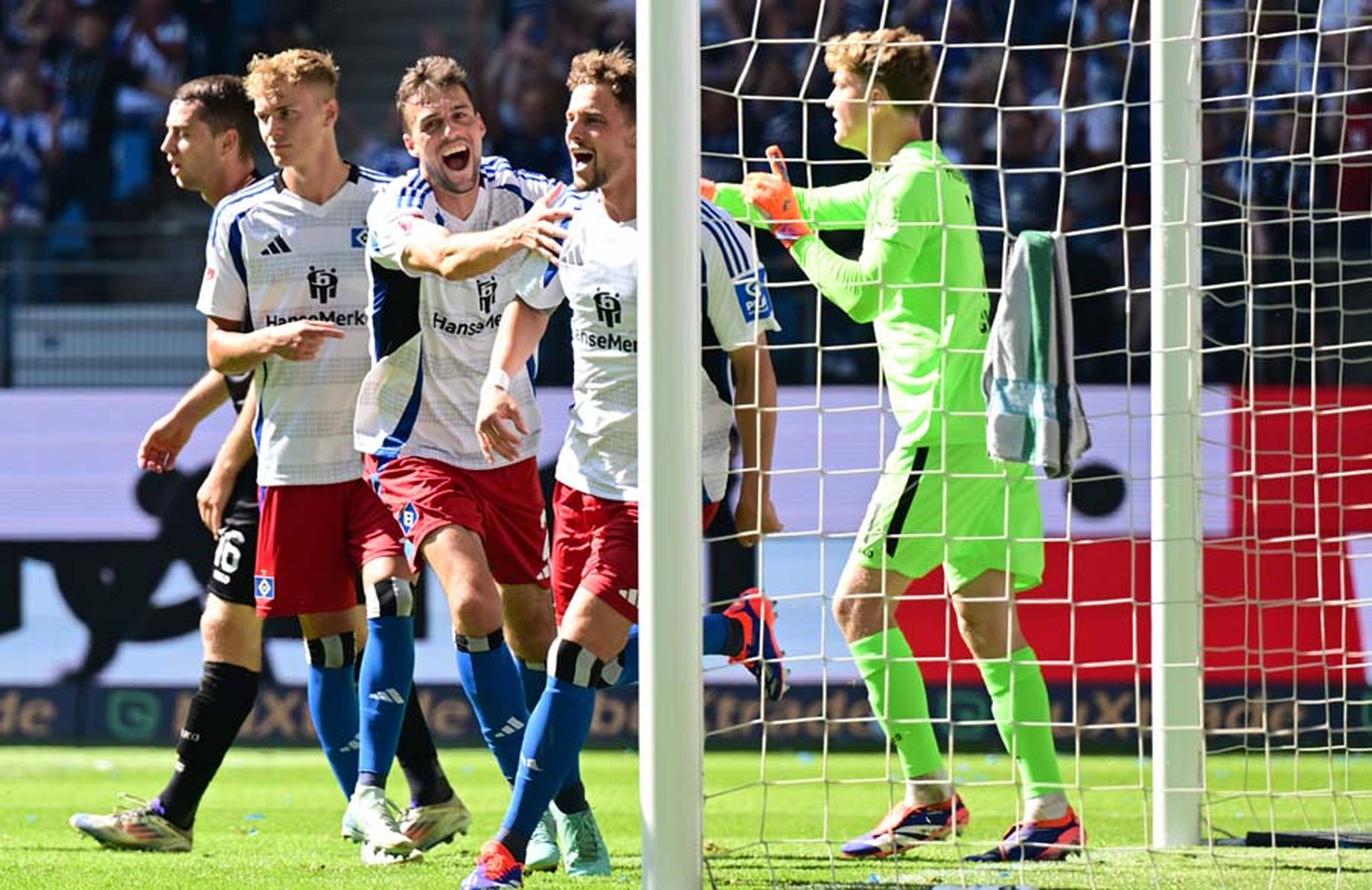 Erzielte unmittelbar nach seiner Einwechslung seinen 13. Treffer überhaupt im HSV-Trikot: Moritz  Heyer.  