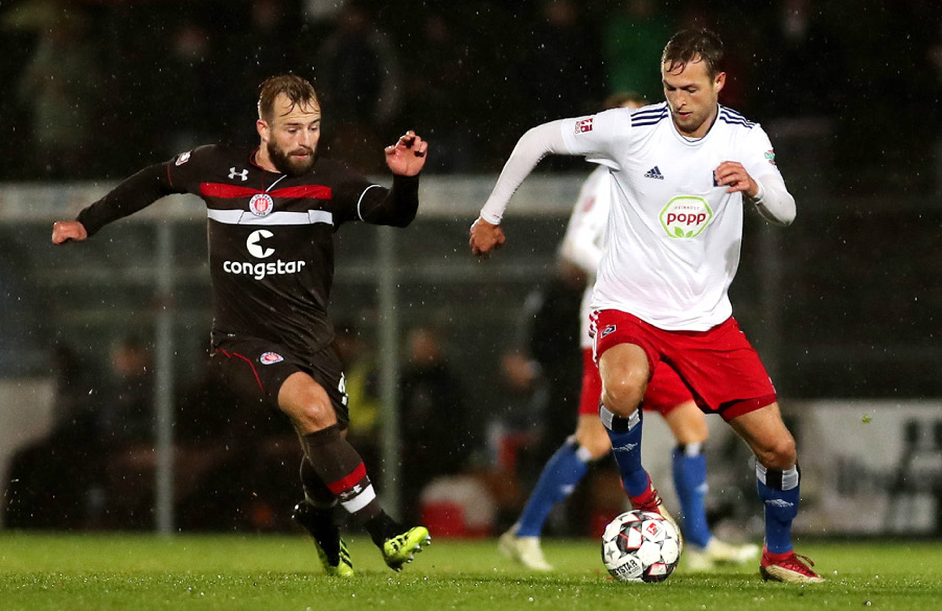Matti Steinmann (r.) war im Zentrum Dreh- und Angelpunkt des HSV-Spiels.