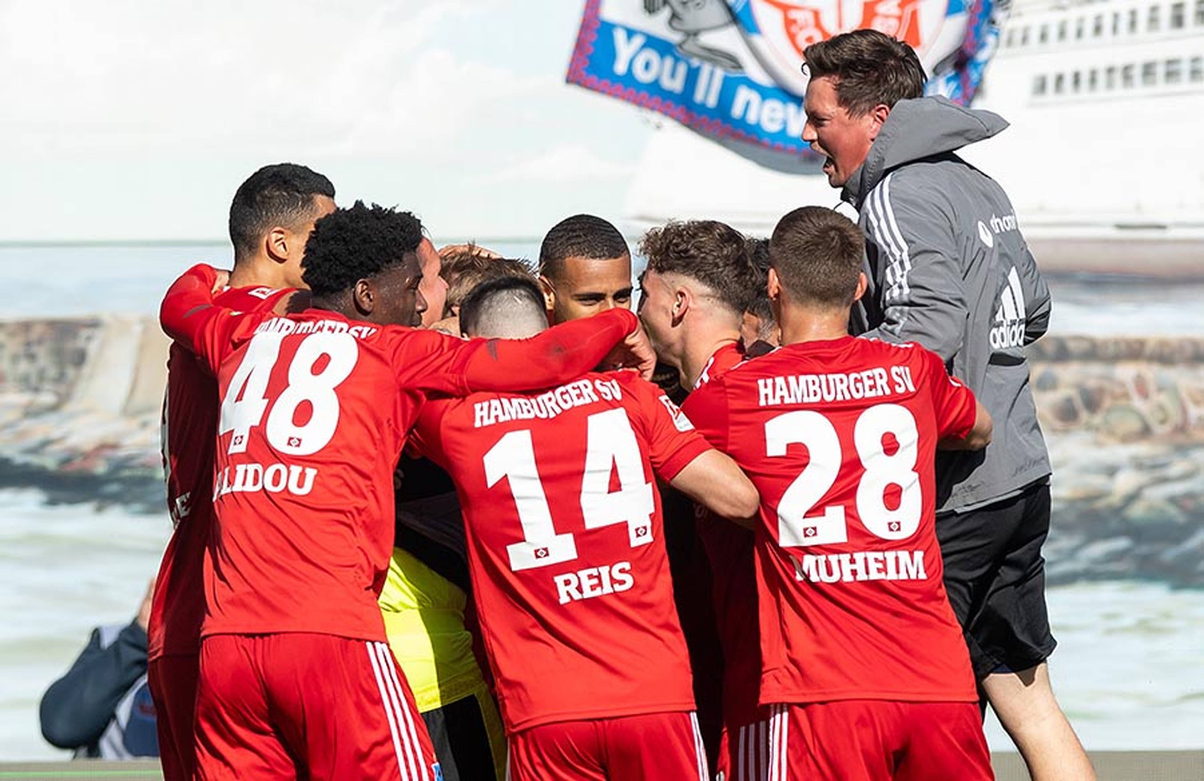 Mutiger Fußball, Zusammenhalt und Mentalität - die Erfolgsrezepte der Rothosen. 