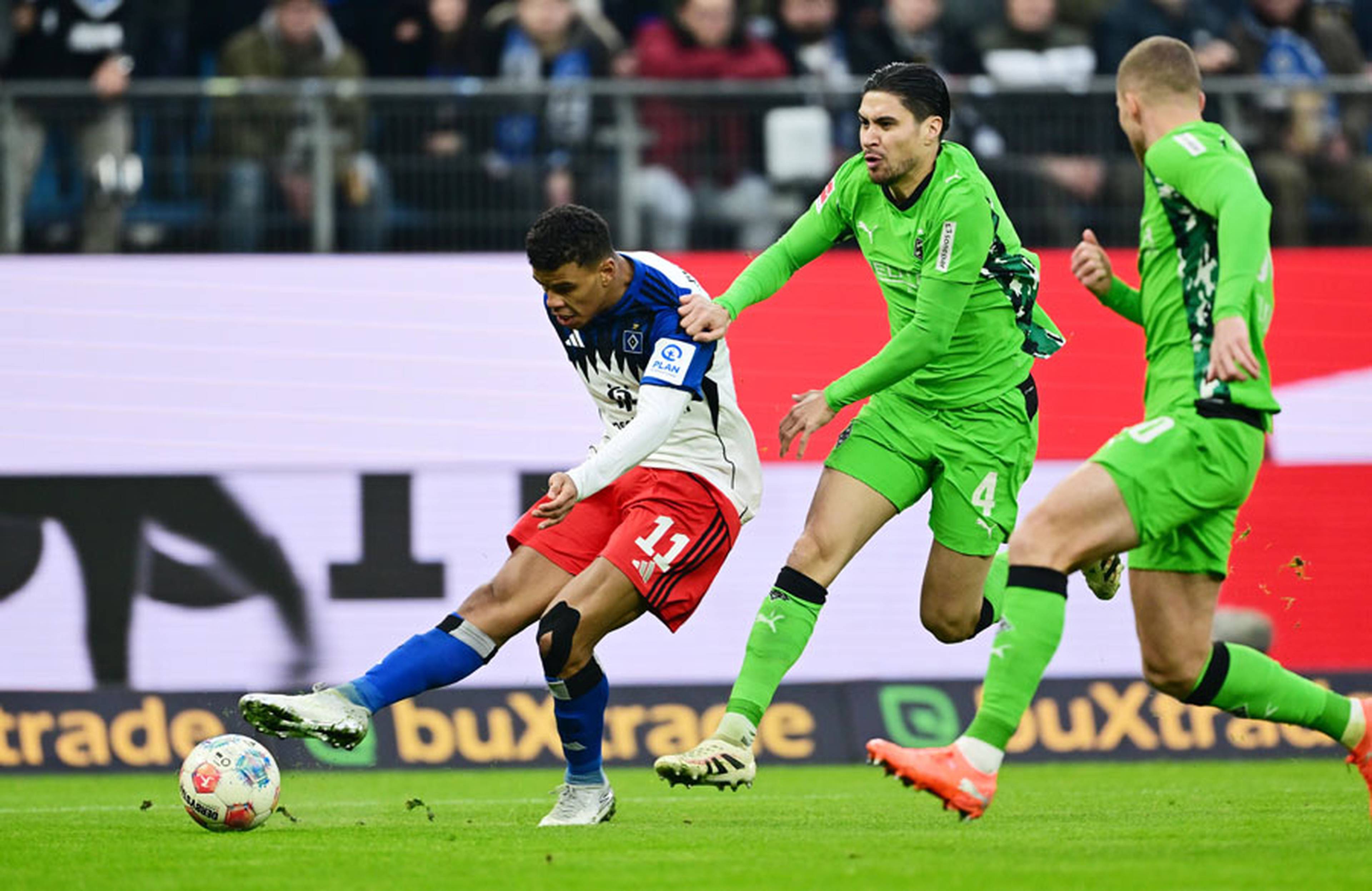 HSV, with forward Ransford Königsdörffer leading the line, fired from all angles but were unable to find the deserved opening goal.
