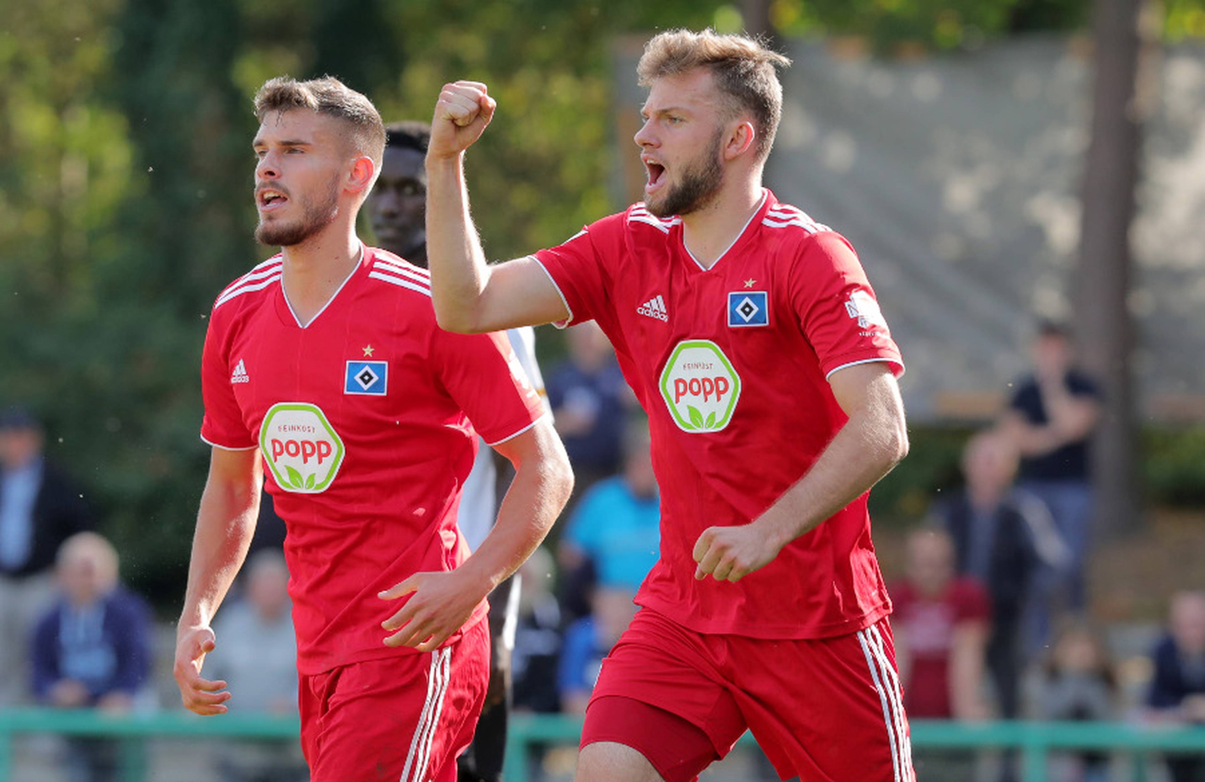 Faust hoch, Jubelmodus an. Manuel Wintzheimer (r.) und Christian Stark bejubeln den Treffer zum 1:0.