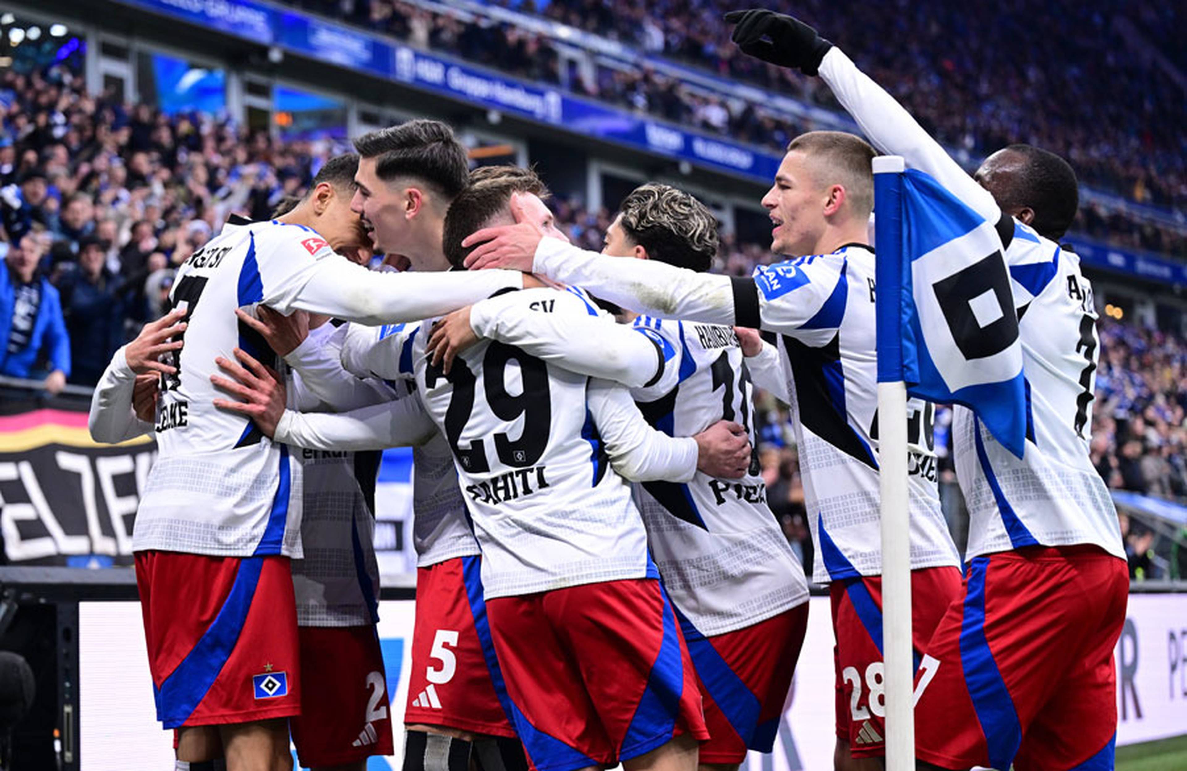 Gegen Hannover 96 soll "Auf geht's Hamburg!" zum 27. Mal in dieser Saison den Volkspark zum Beben bringen.