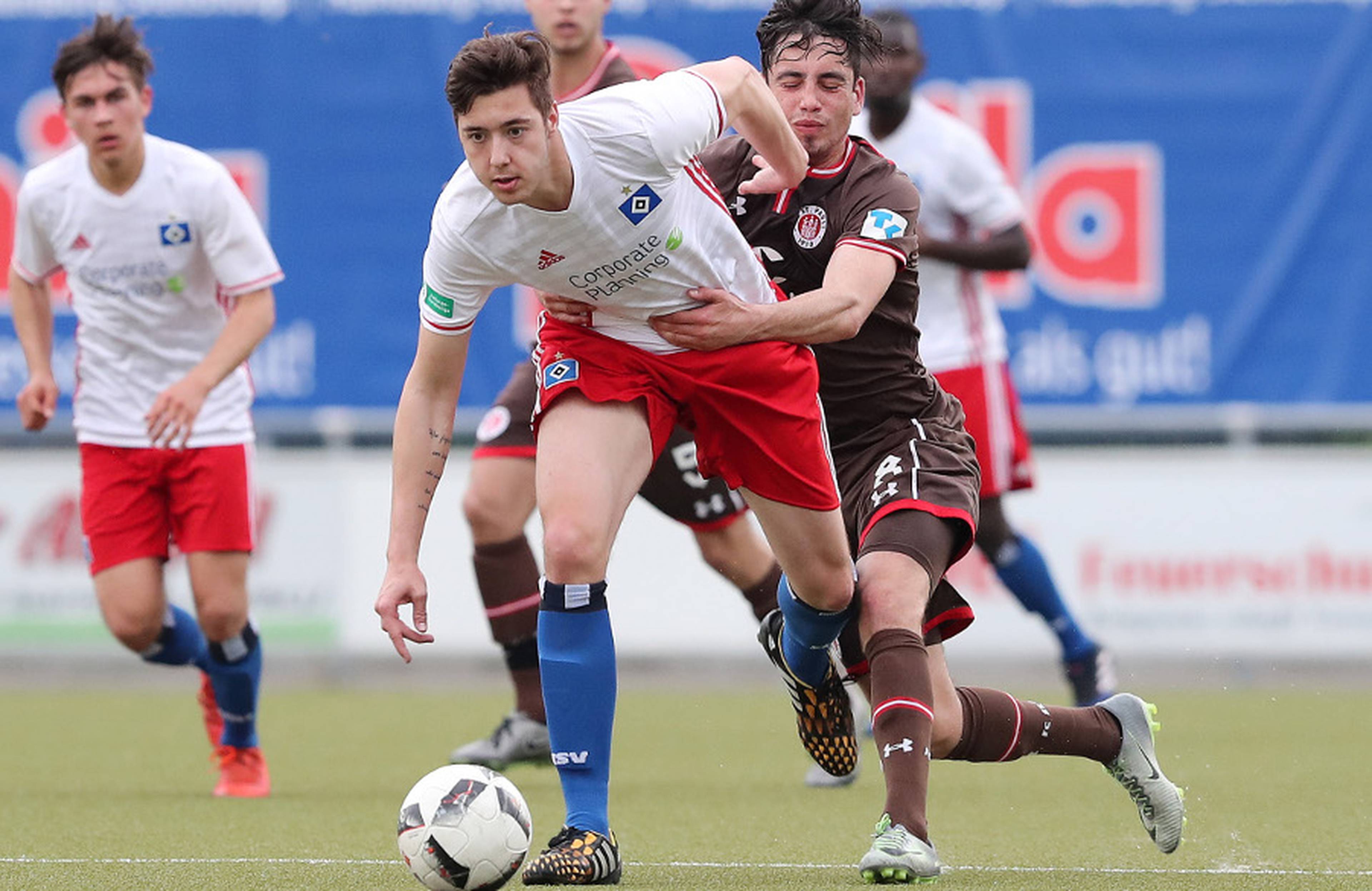 Patrick Storb (l.) kam spät ins Spiel und sorgte noch einmal für Wirbel.