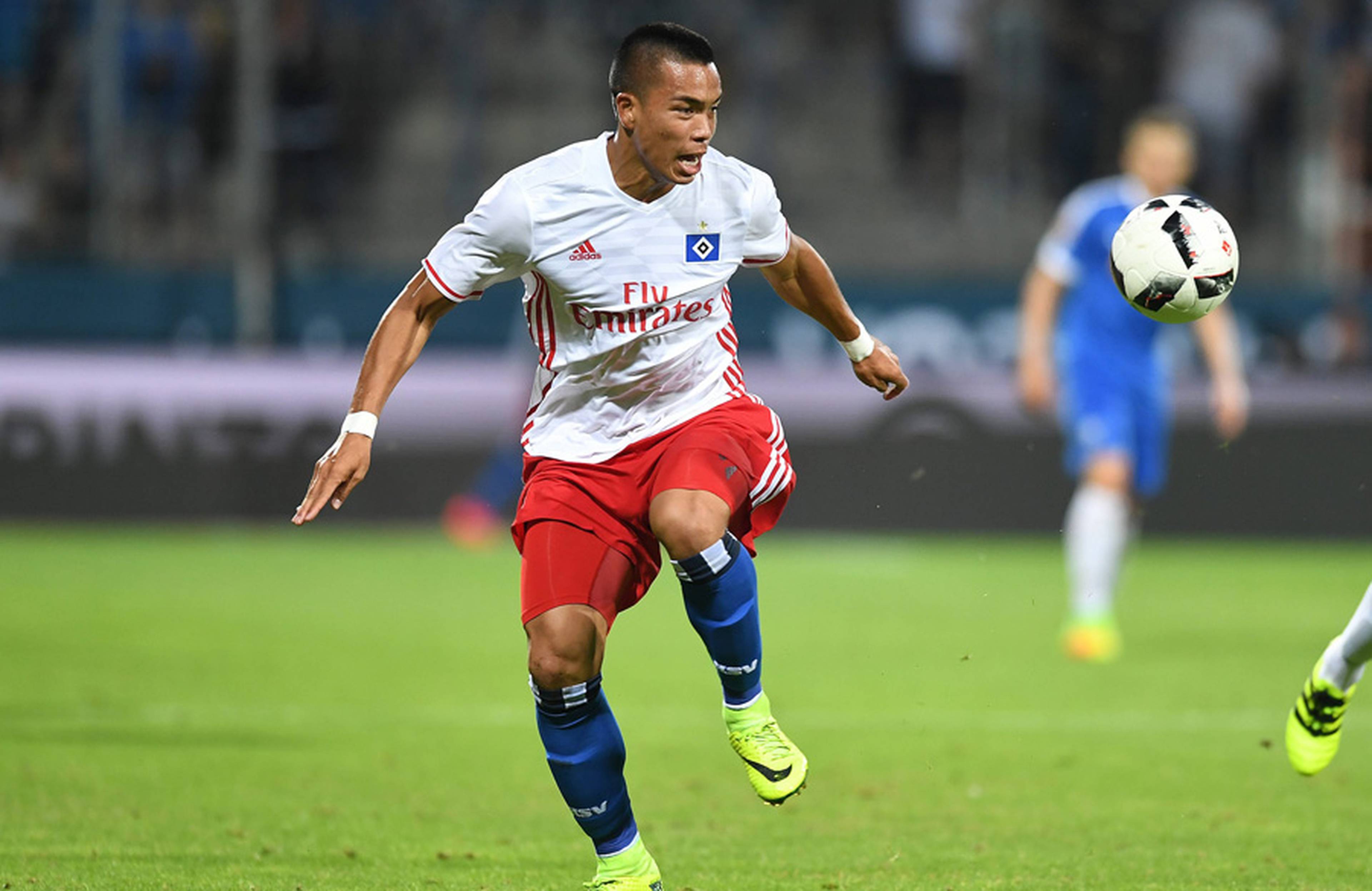 Bobby Wood bei der Ballannahme im Testspiel gegen den VfL Bochum.