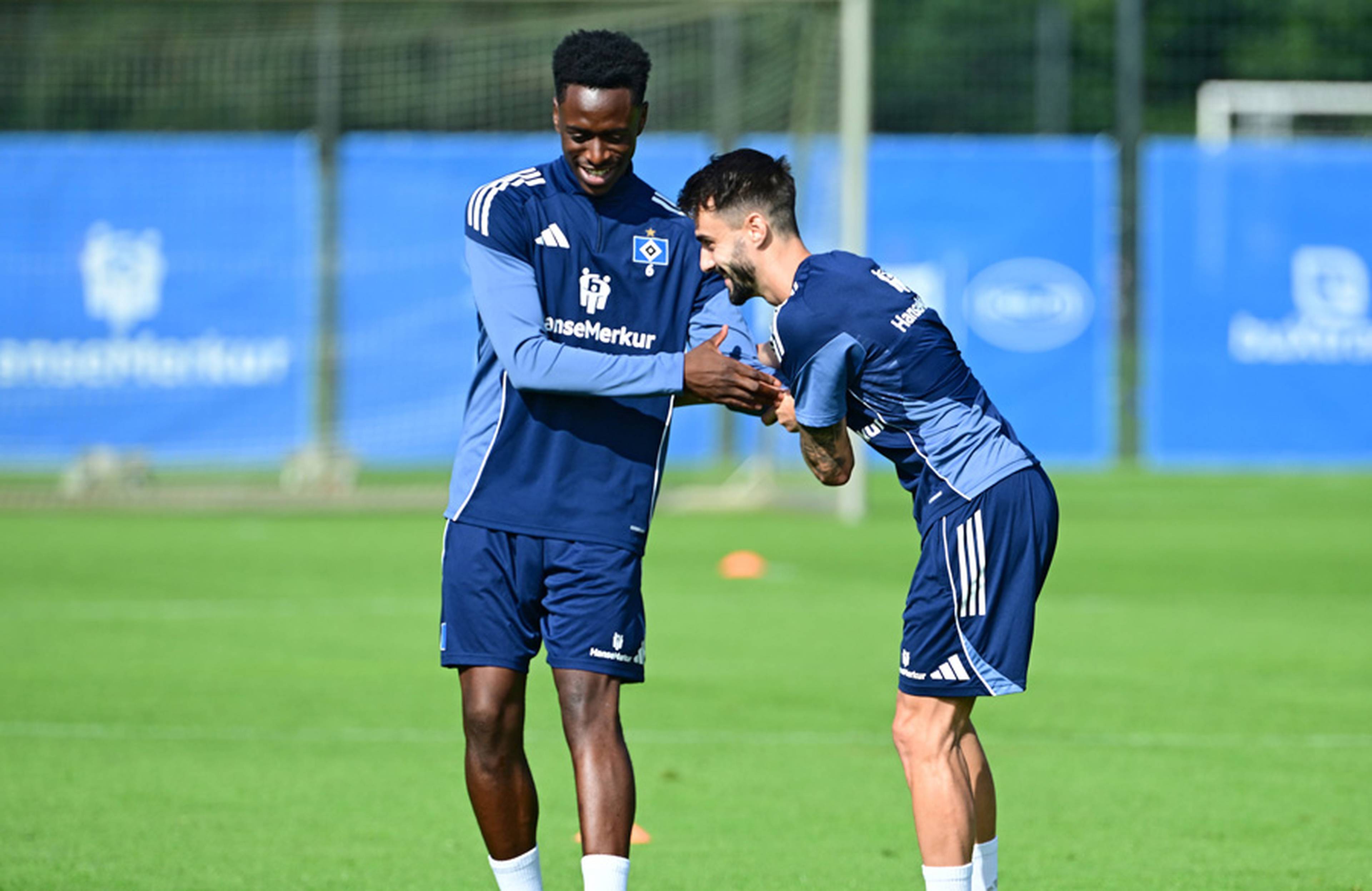 Kennen sich schon länger und unterstützen sich bei der Eingewöhnung: Sambi Lokonga und Fabio Vieira. 