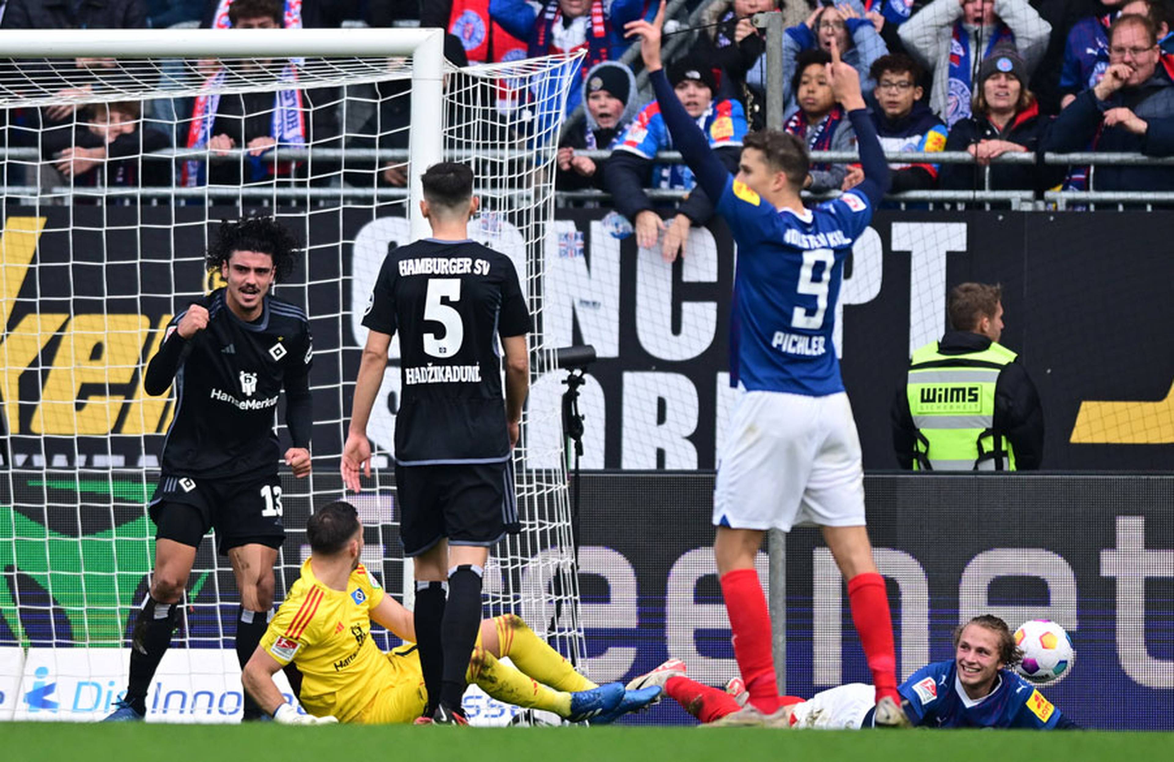 Gui Ramos jubelt: Gegen Arp hat der Innenverteidiger in dieser Szene auf der Linie gerettet und eine der Kieler Chancen vereitelt.
