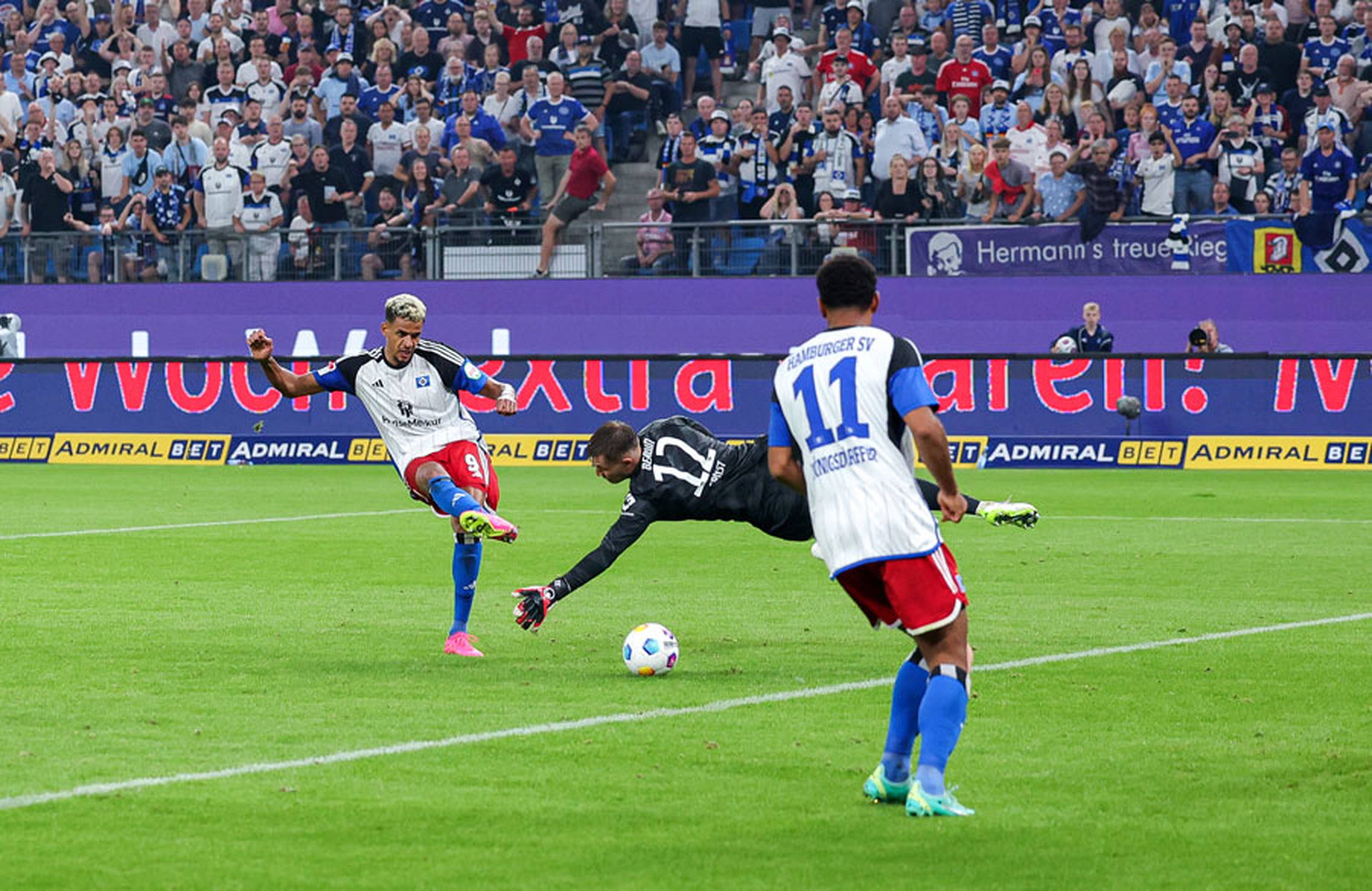Starkes Spiel gemacht und am Ende mit seinem vierten Saisontreffer der noch jungen Spielzeit höchstpersönlich den Deckel draufgemacht: Robert Glatzel erzielt nach Vorarbeit von Ransford Königsdörffer den 3:0-Endstand.