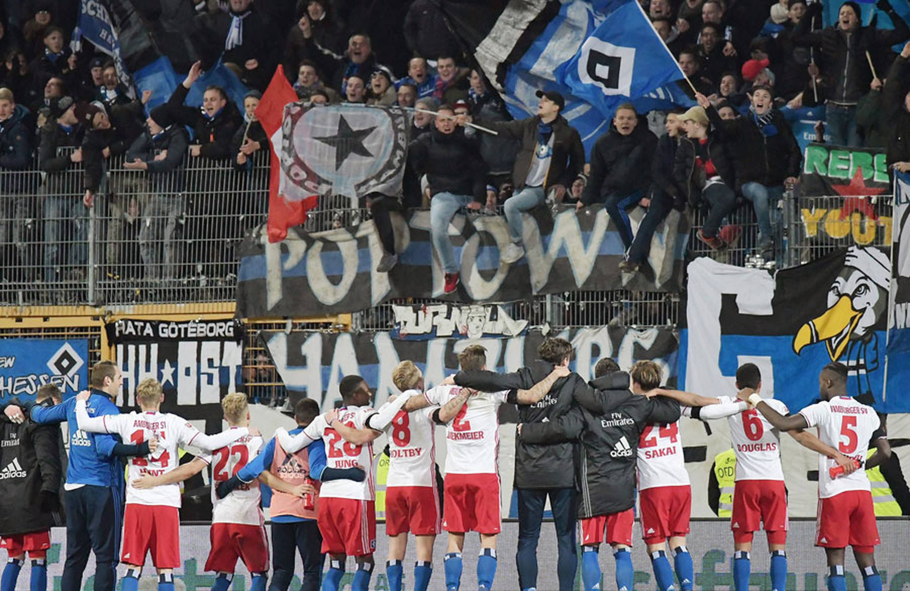 "Huge weight has been lifted", said Michael Gregoritsch after HSV’s first win, before celebrating with the 2,500 travelling faithful in Darmstadt.