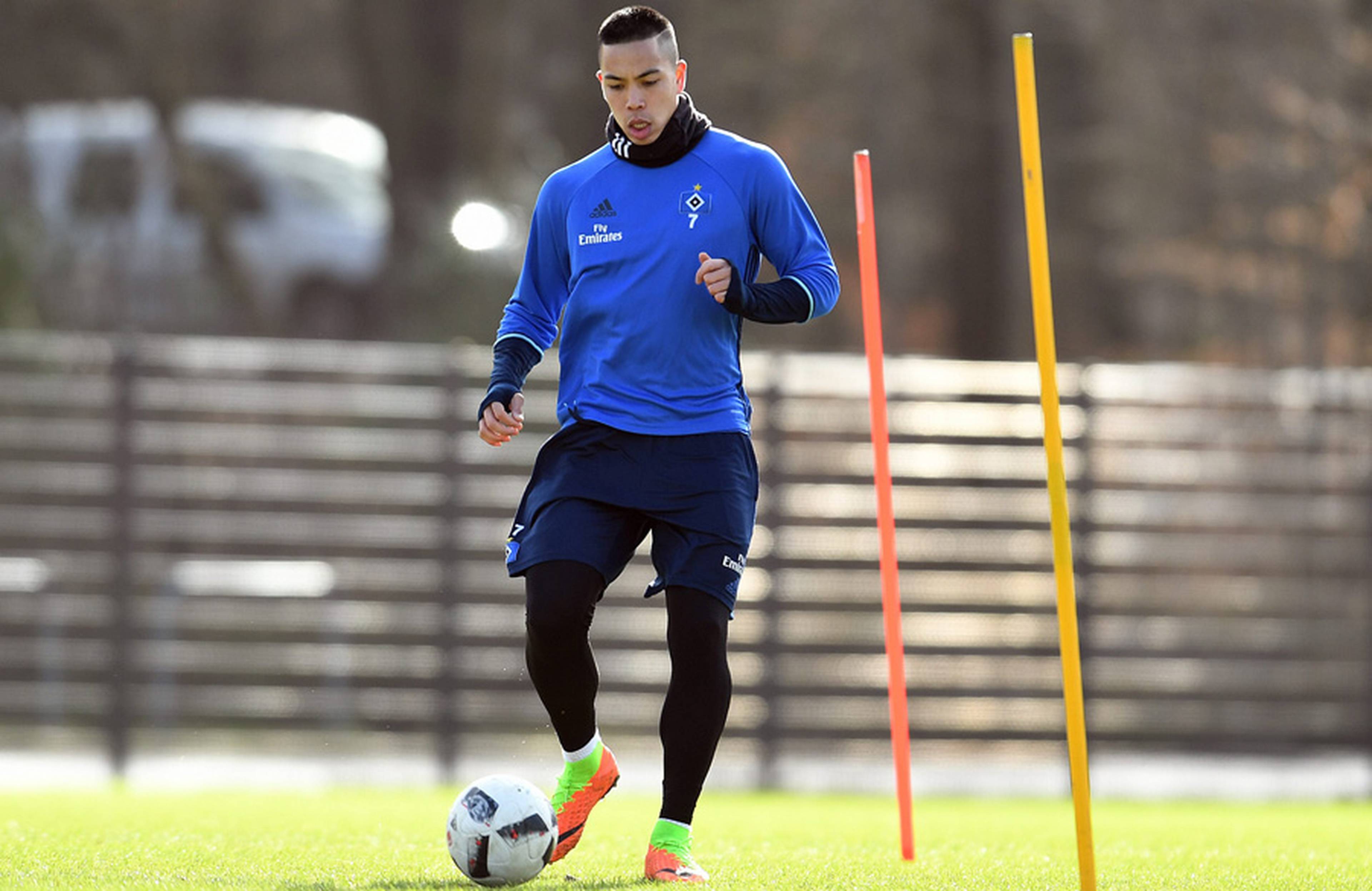 Bobby Wood training individually with the ball.