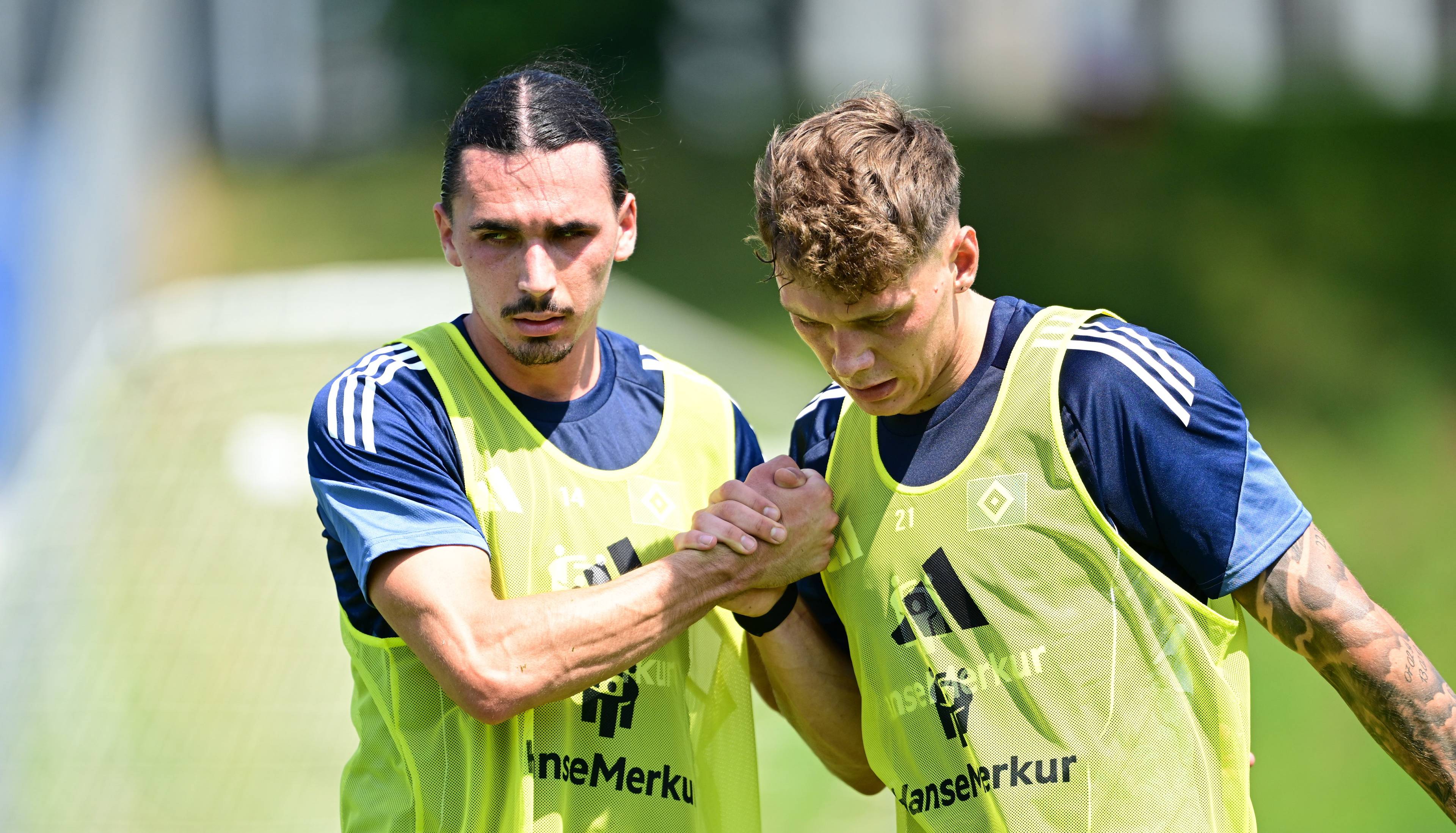 Rayan Philippe (l.) und Nicolai Remberg absolvierten ihre erste Trainingseinheit mit der Raute auf der Brust.