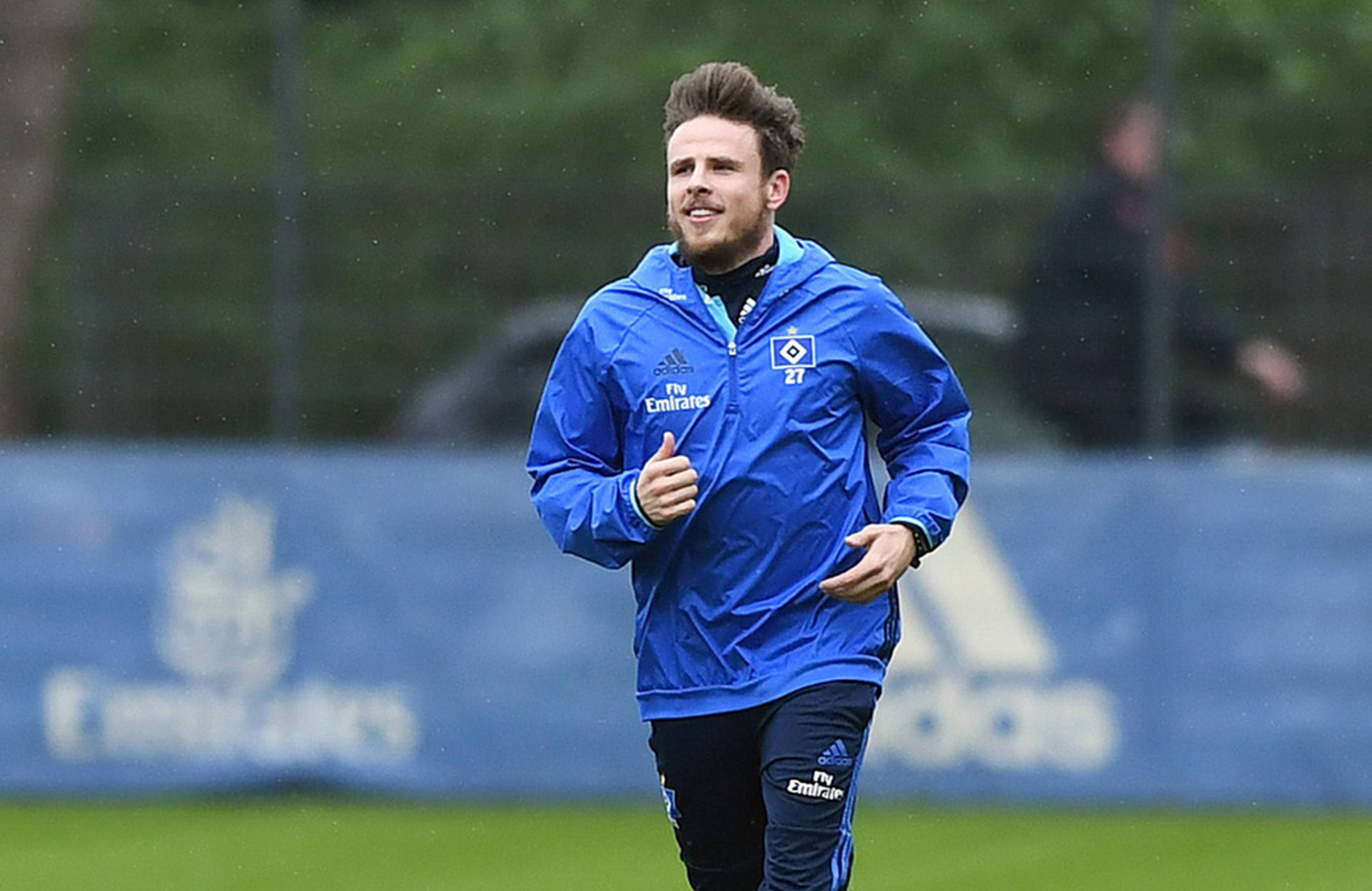 Nicolai Müller runs during training.