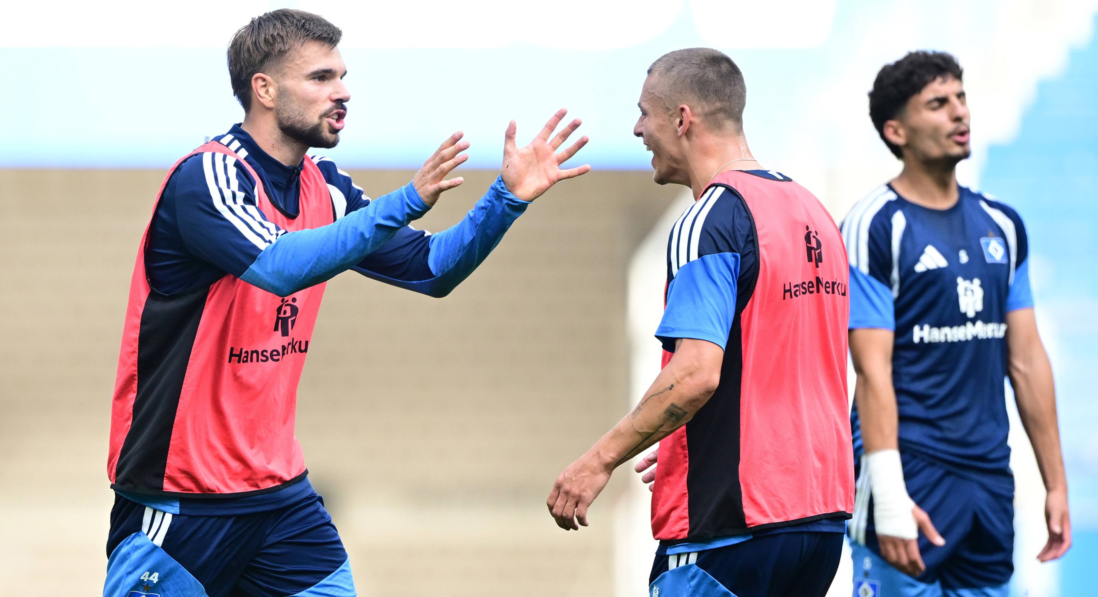 Miro Muheim und Mario Vuskovic im Training