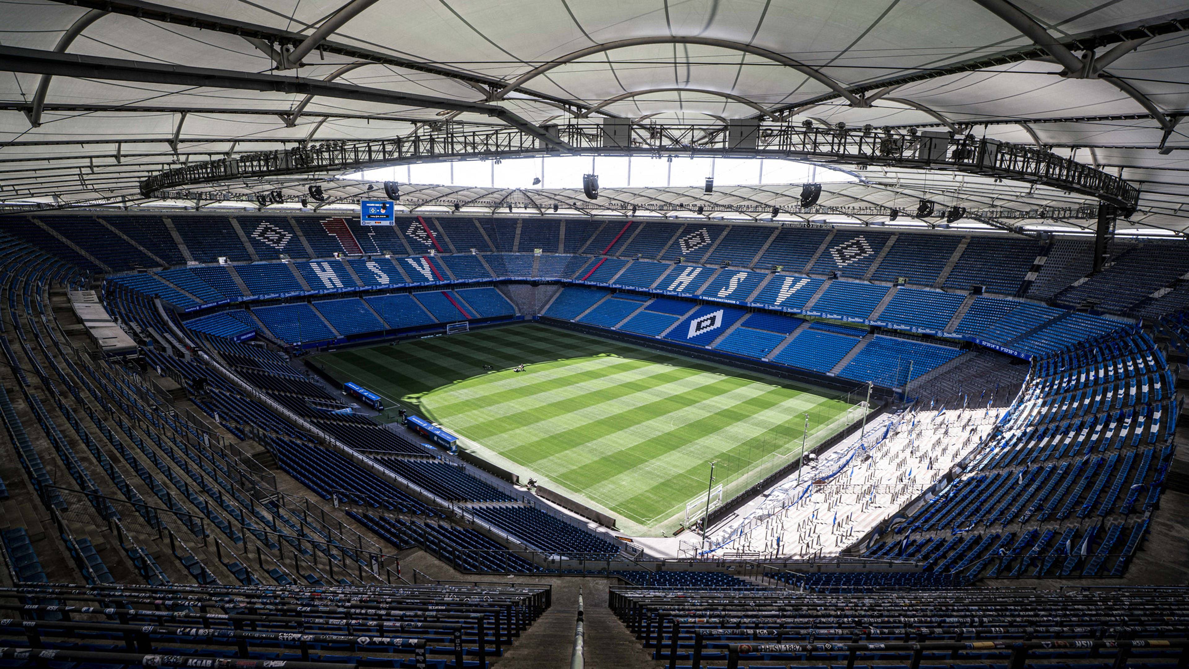 Blick ins leere Volksparkstadion von oben