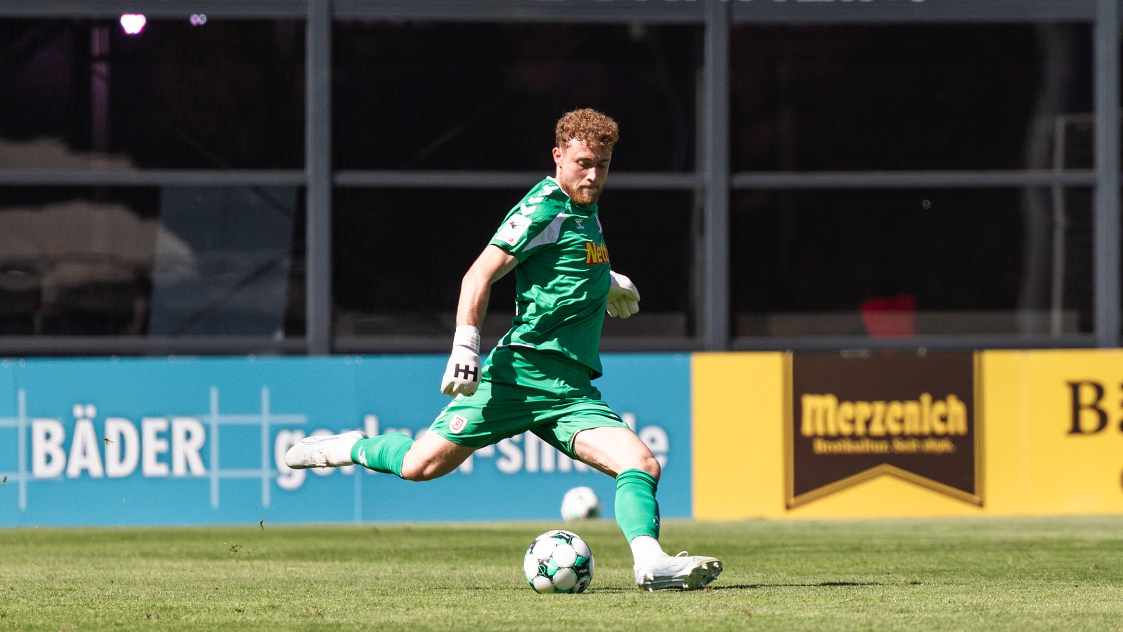 Hannes Hermann als Torwart von Jahn Regensburg.