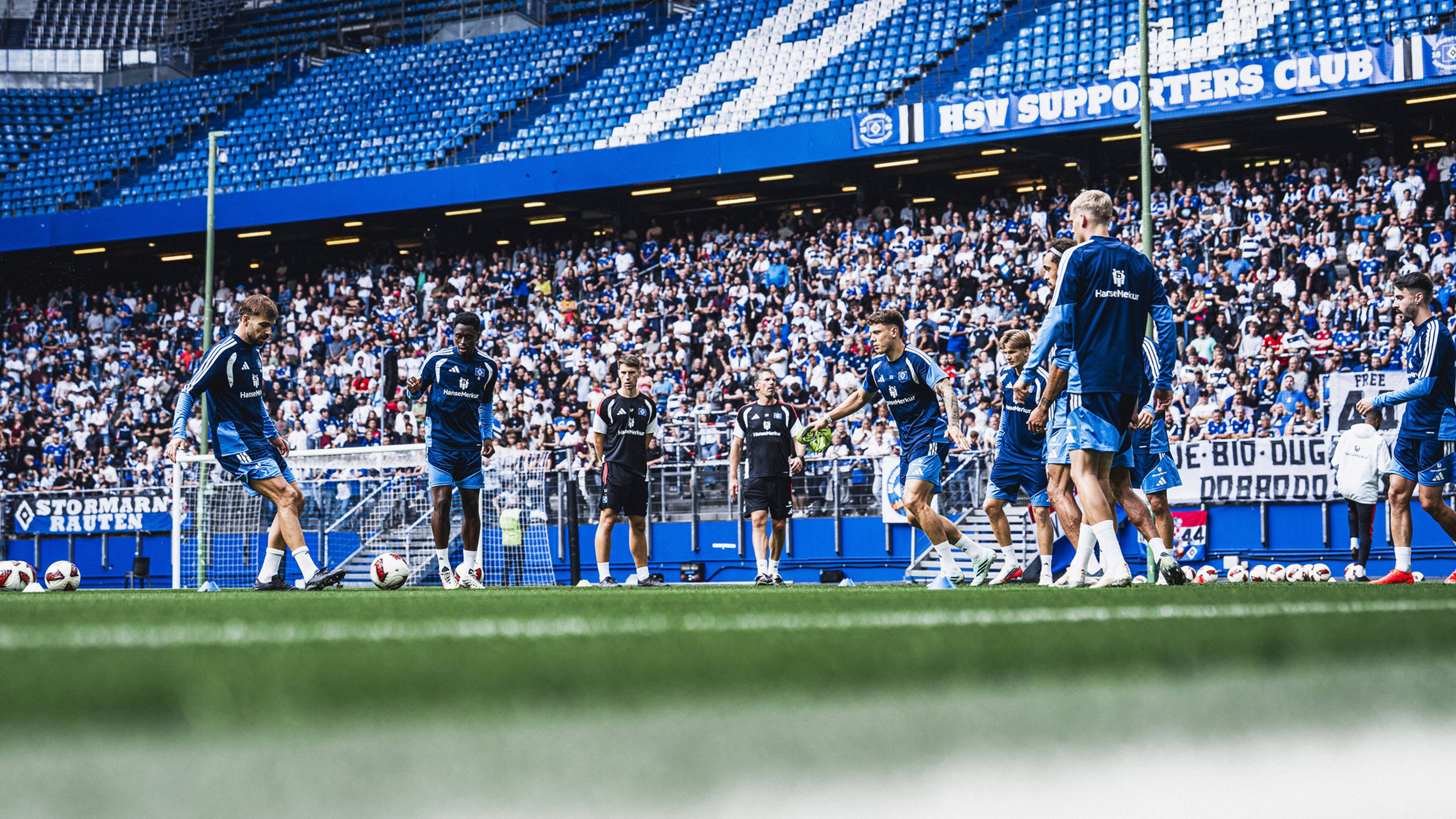 Trainingsszene vor voller Nordtribüne