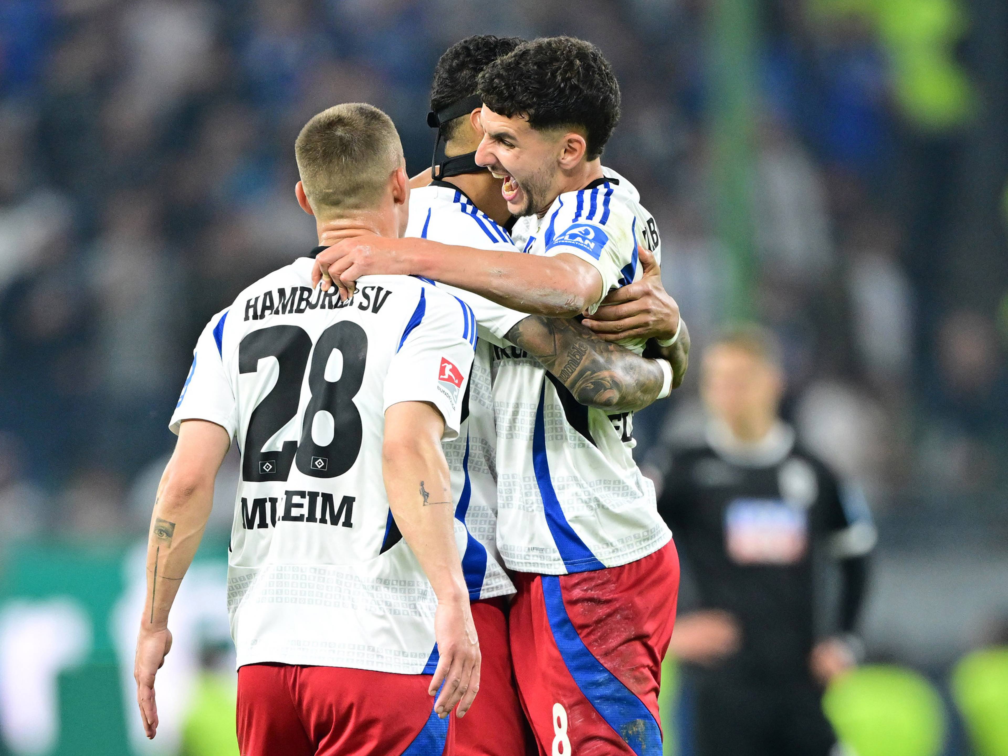 Daniel Elfadli bejubelt mit Davie Selke und Miro Muheim