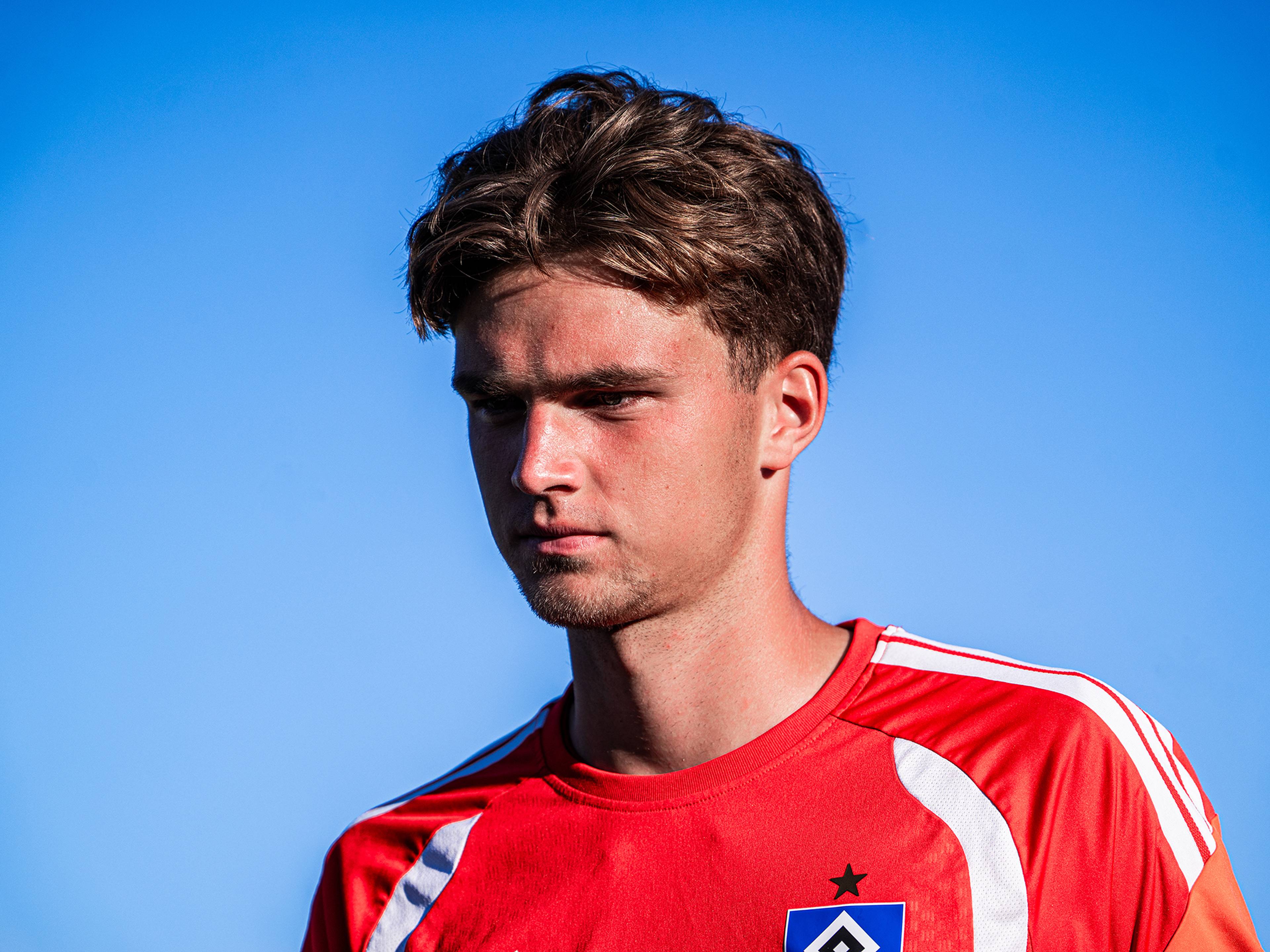 Fernando Dickes in HSV-Trainingsklamotten.
