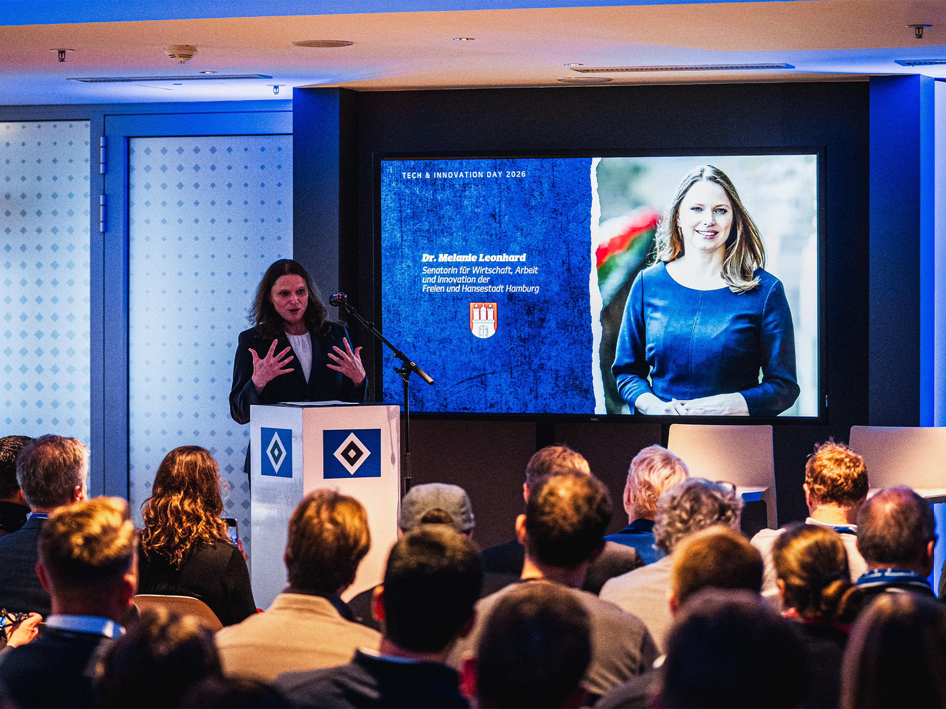 Wirschaftssenatorin Dr. Melanie Leonard beim Tech & Innovation Day.