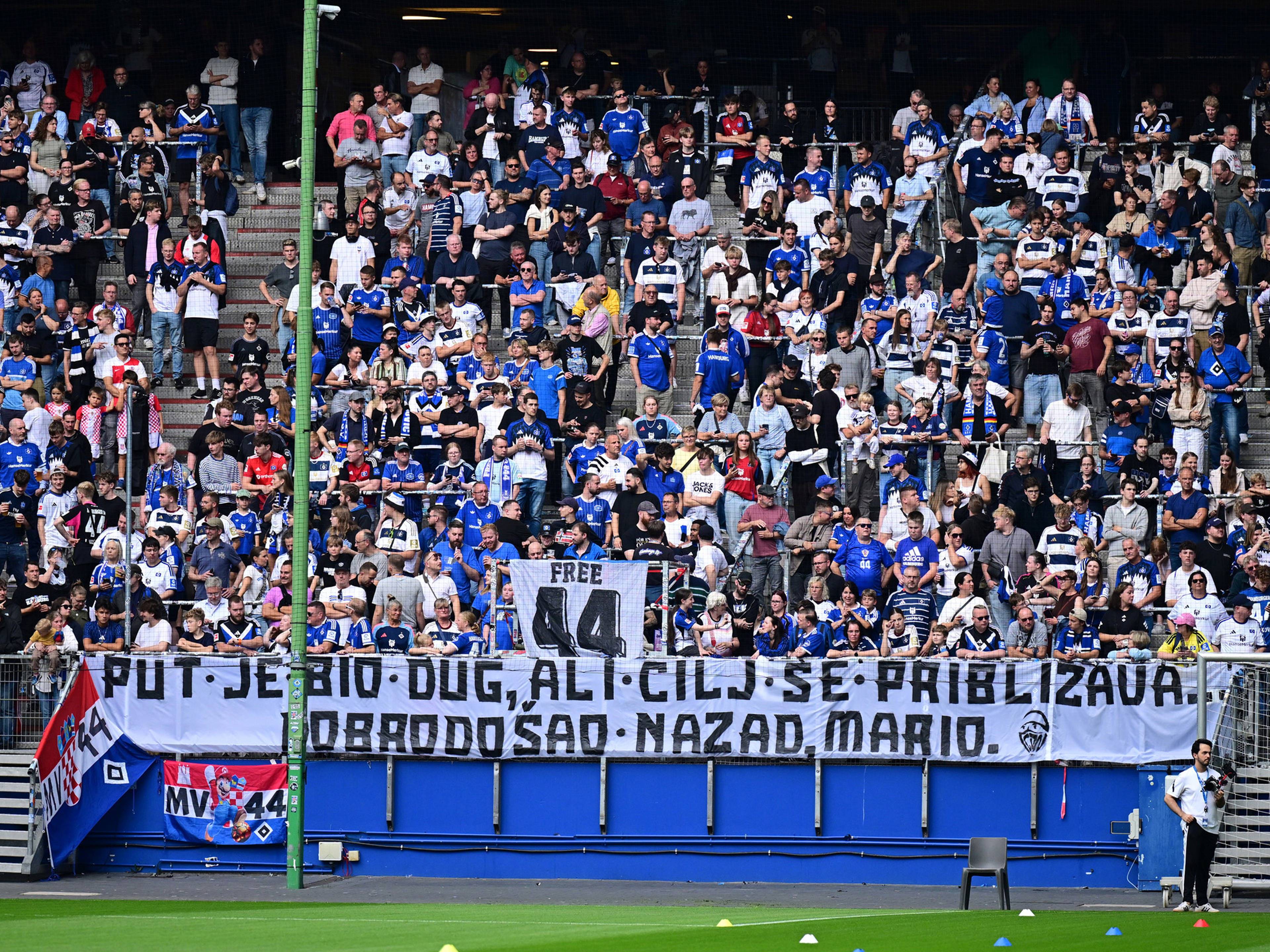Fans bei der Trainingsrückkehr von Mario Vuskovic