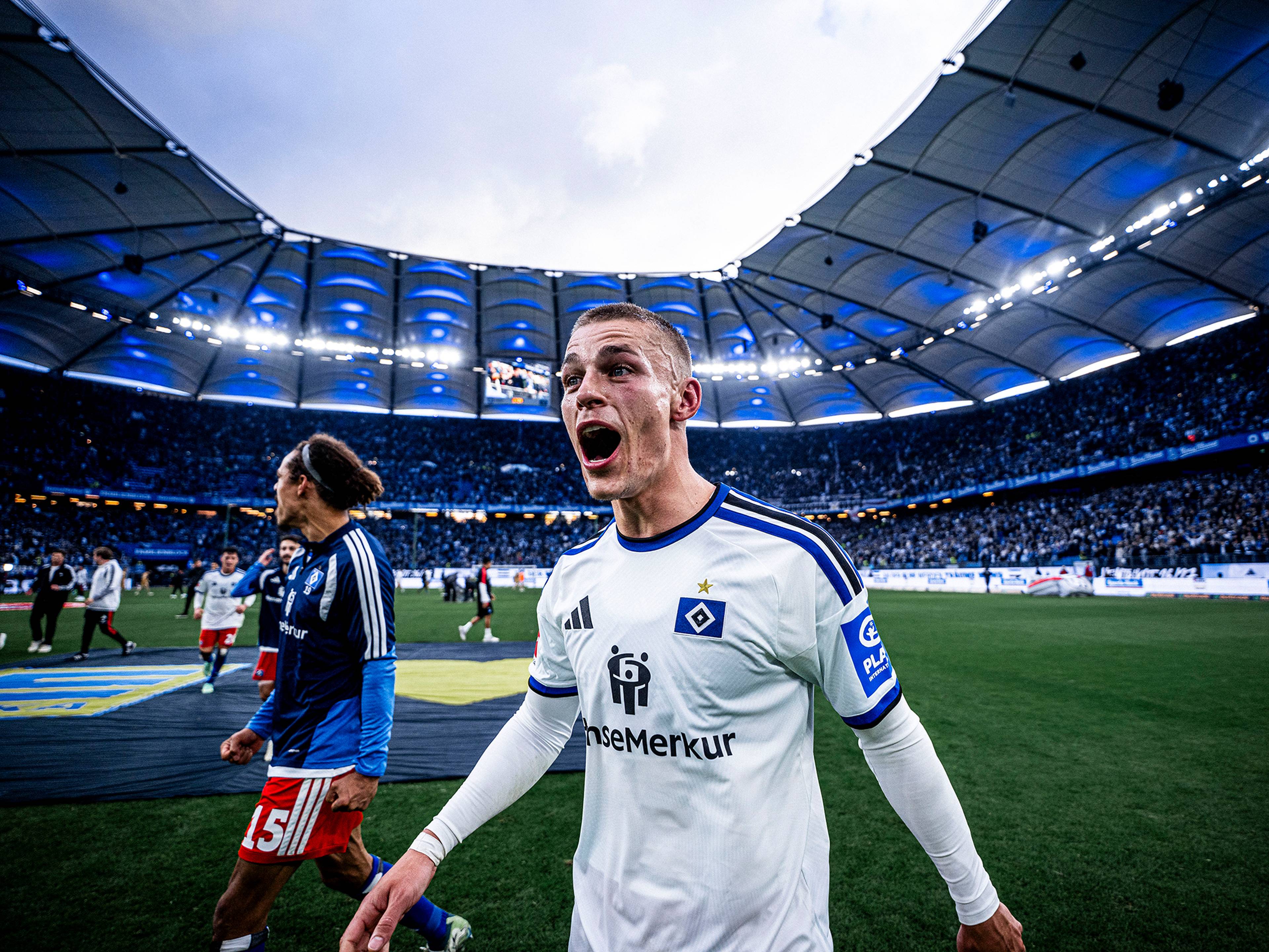 Miro Muheim nach Abpfiff beim Stuttgart-Spiel.
