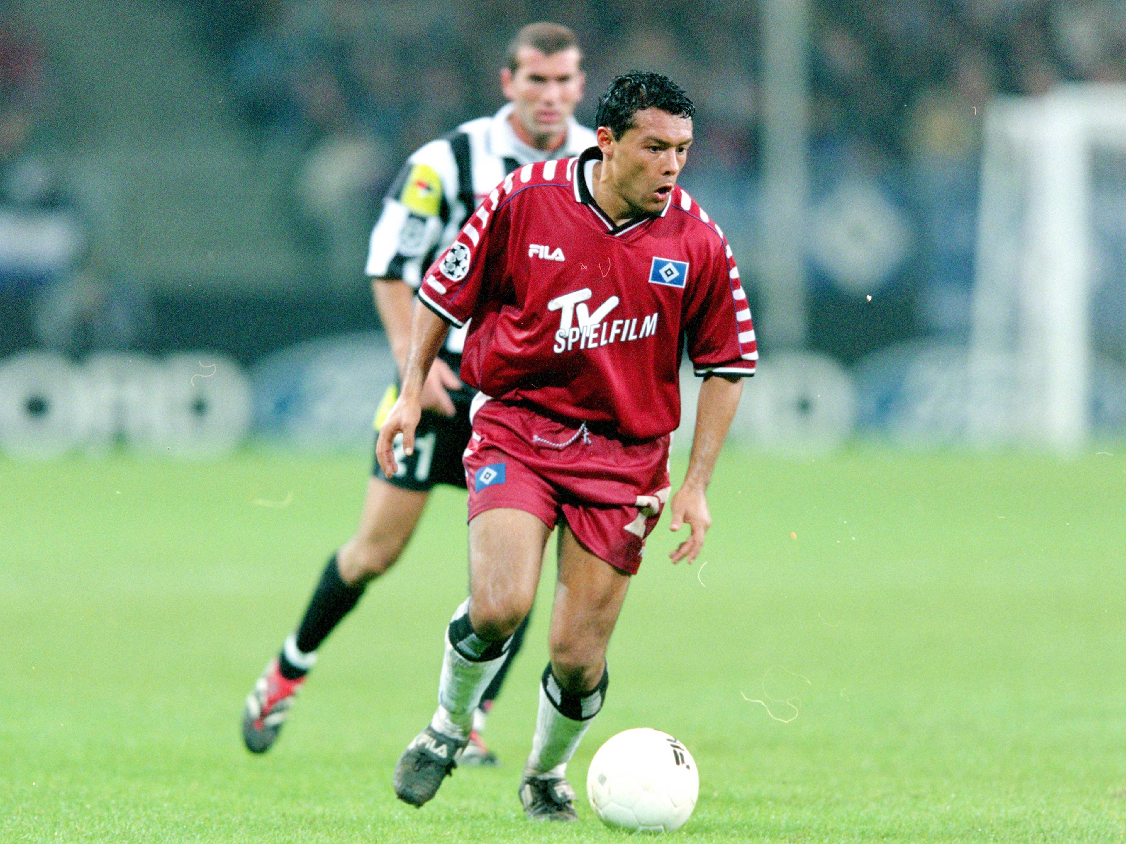 Rodolfo Cardoso gegen Juventus Turin.