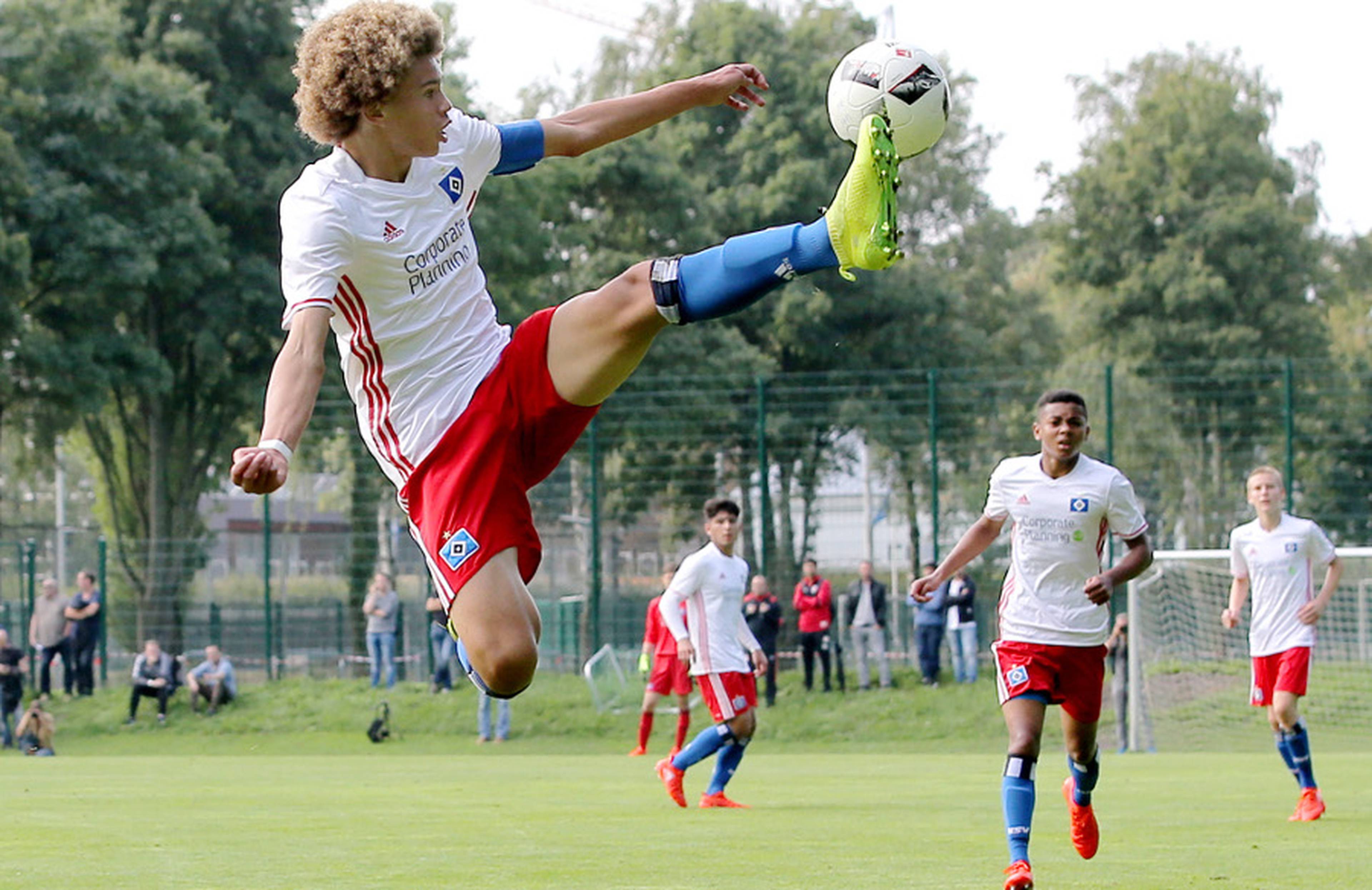 Artistisch: U16-Kapitän Jonah Fabisch.
