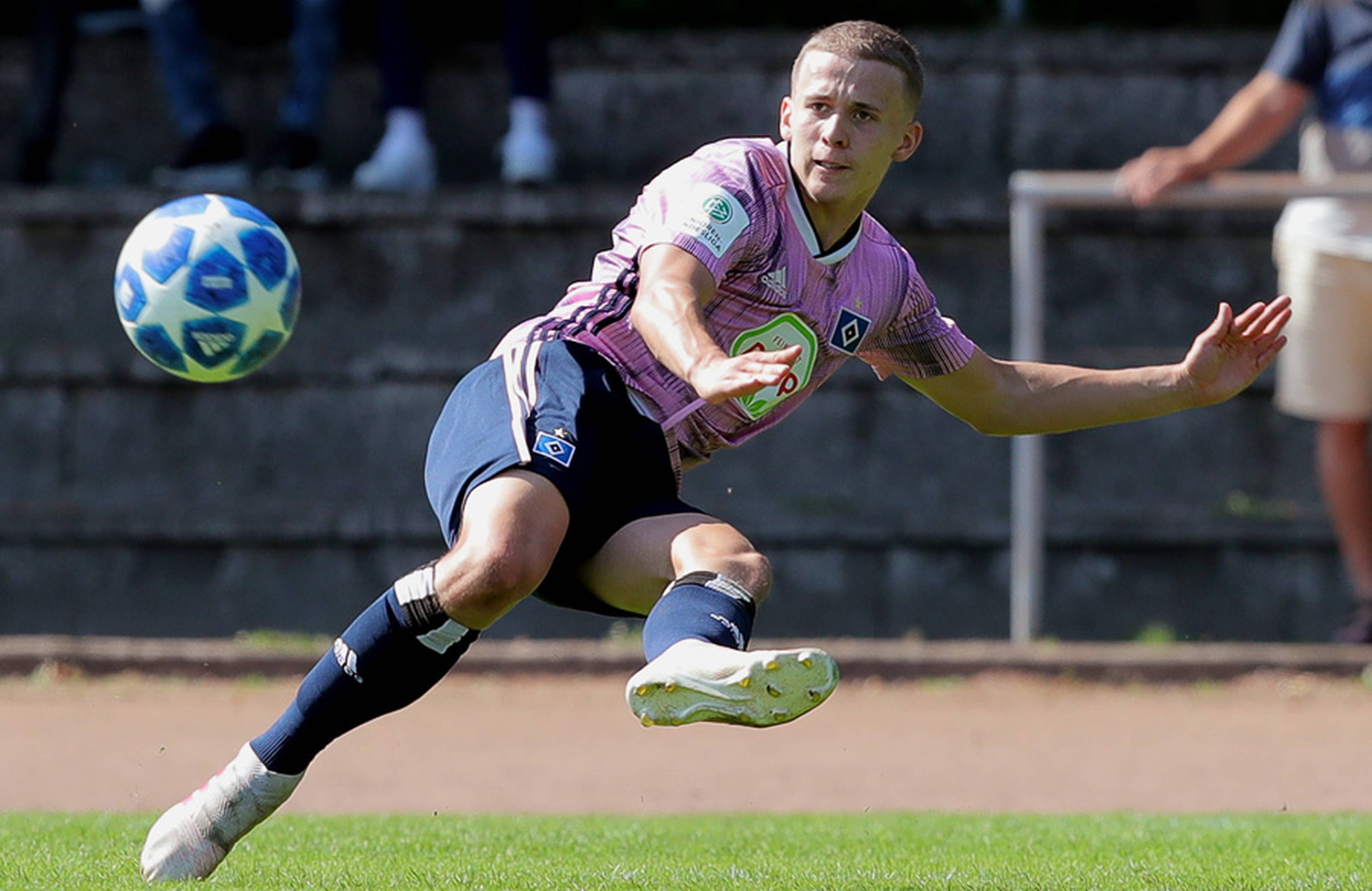 Anssi Suhonen flankt