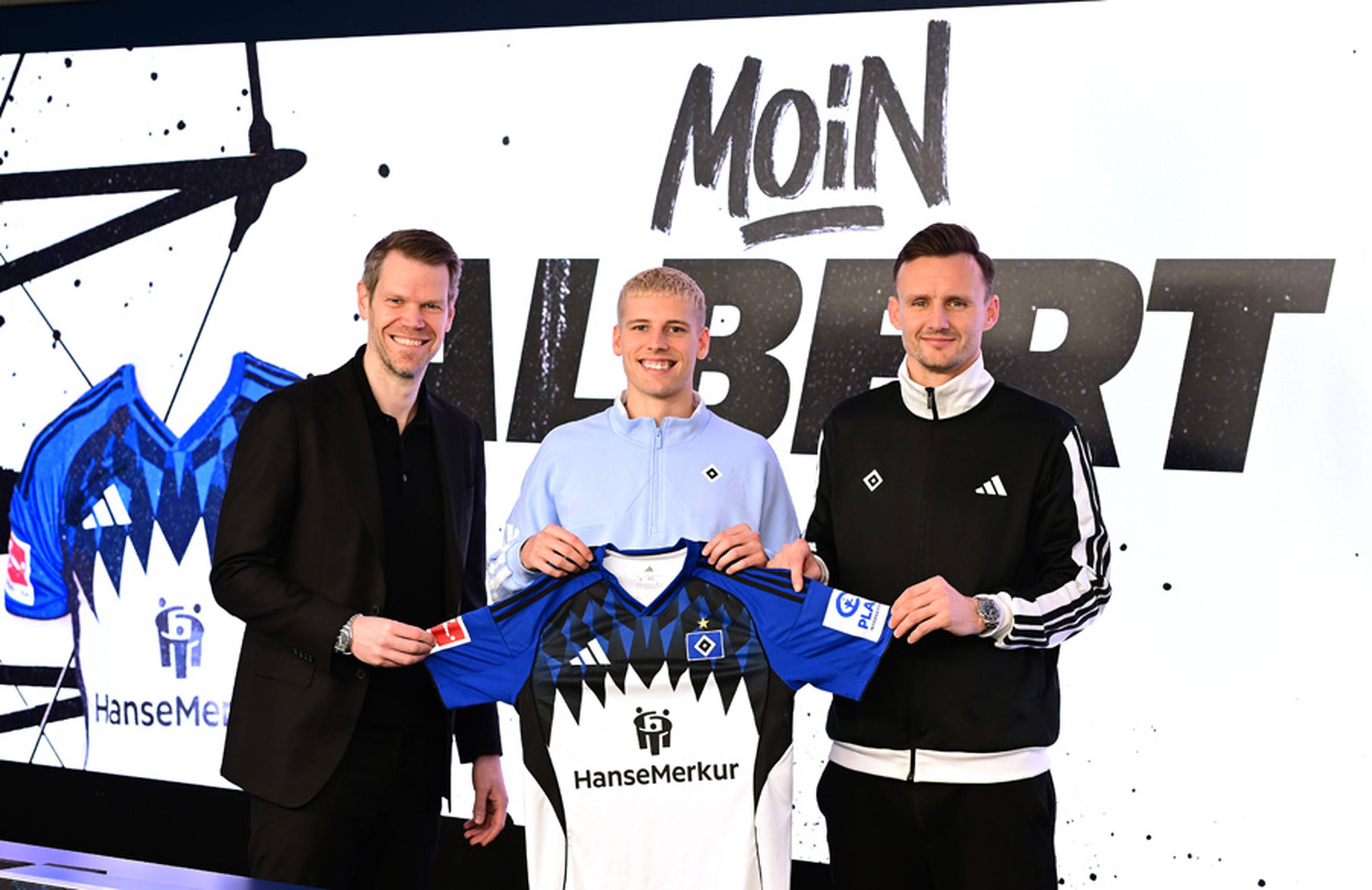 Heißen Albert Grönbaek beim HSV willkommen: Vorstand Eric Huwer und Sportdirektor Claus Costa.