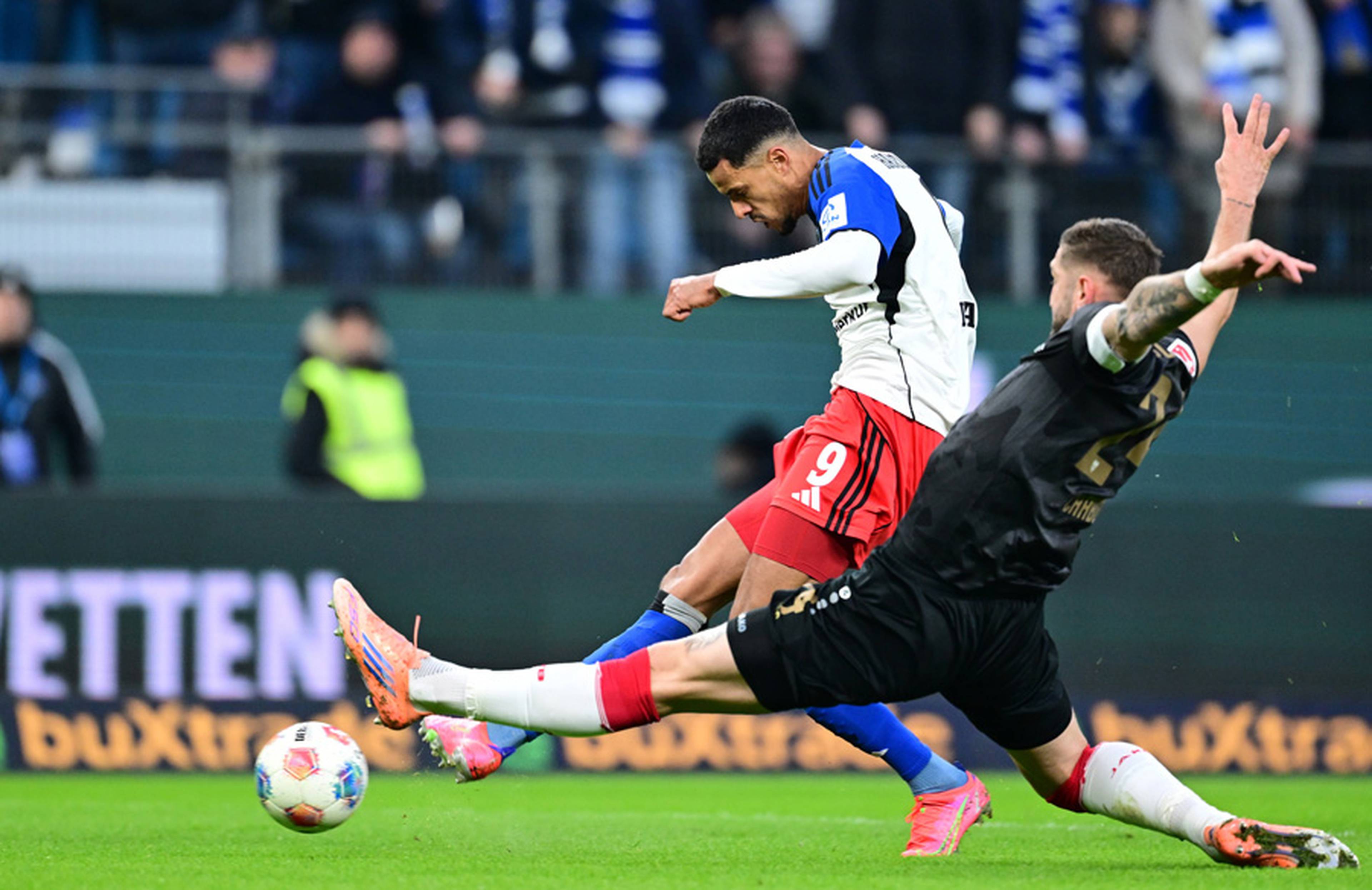 Robert Glatzel scored his first Bundesliga goal for HSV.