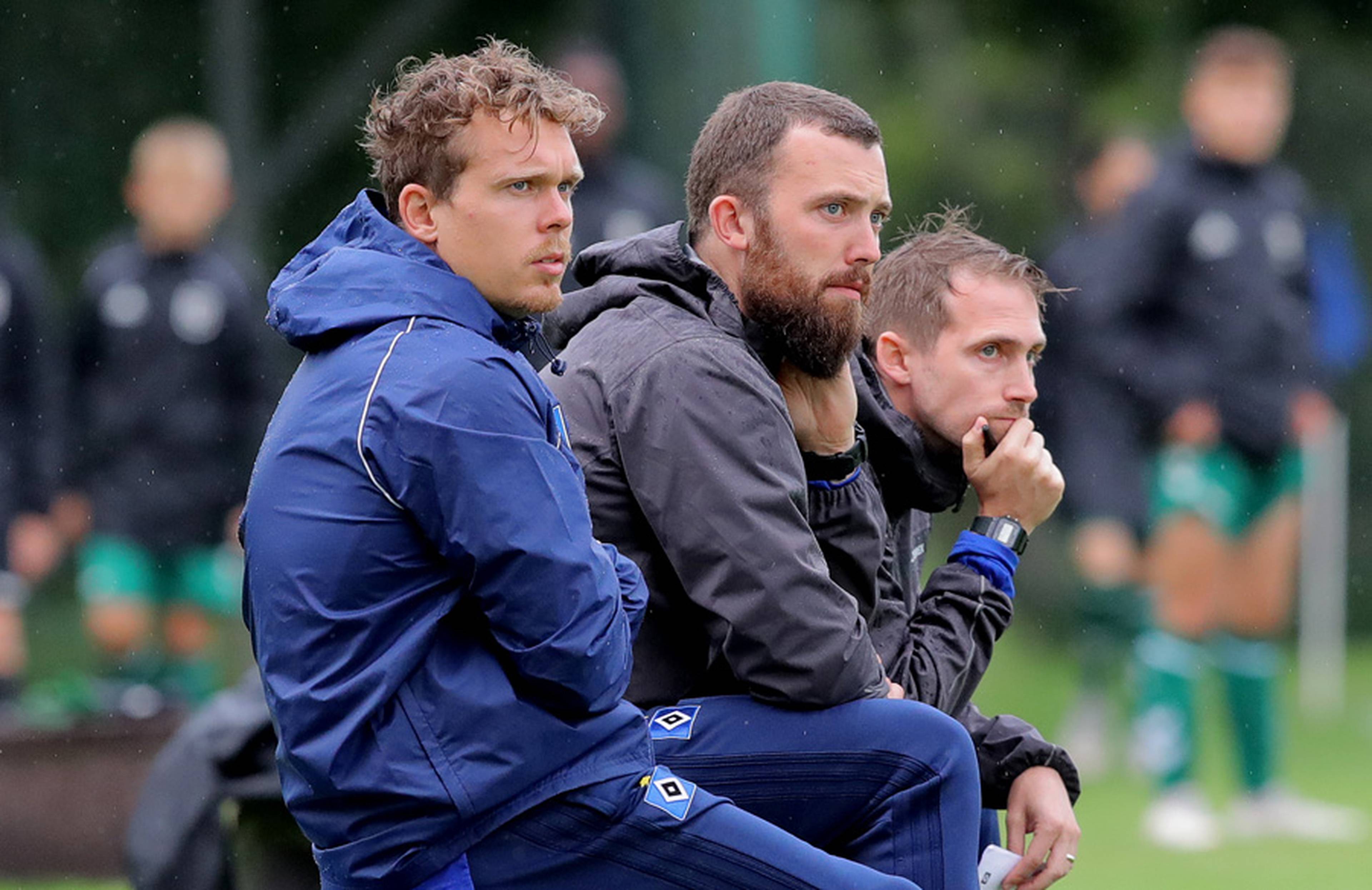 Tino Dehmelt (vorne) betreut die Teams des Grundlagen- und Aufbaubereichs im NLZ in Norderstedt.