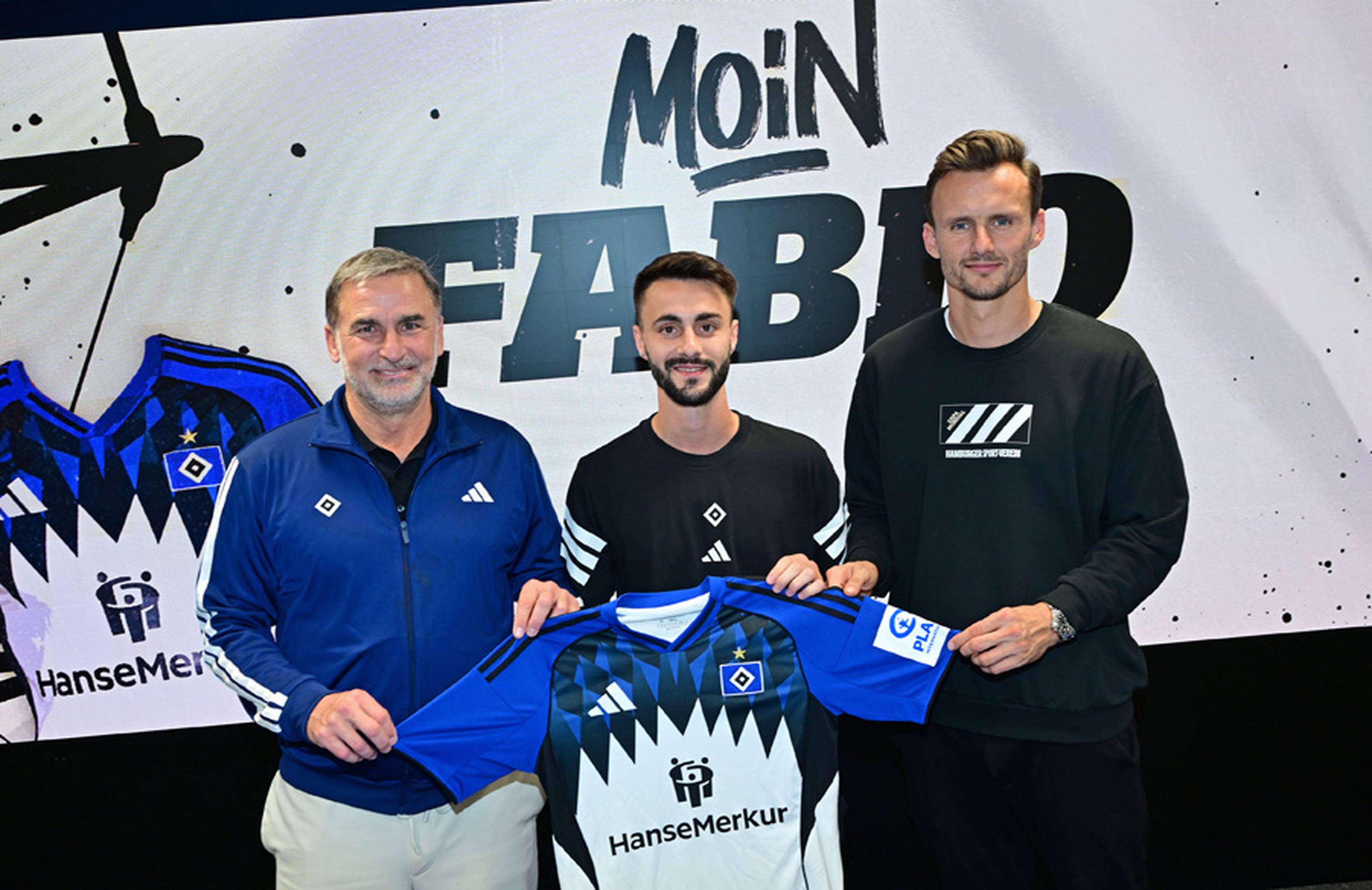 Sehen im 25-jährigen Spielmacher einen wichtigen Baustein für die HSV-Offensive: Vorstand Stefan Kuntz und Sportdirektor Claus Costa. 