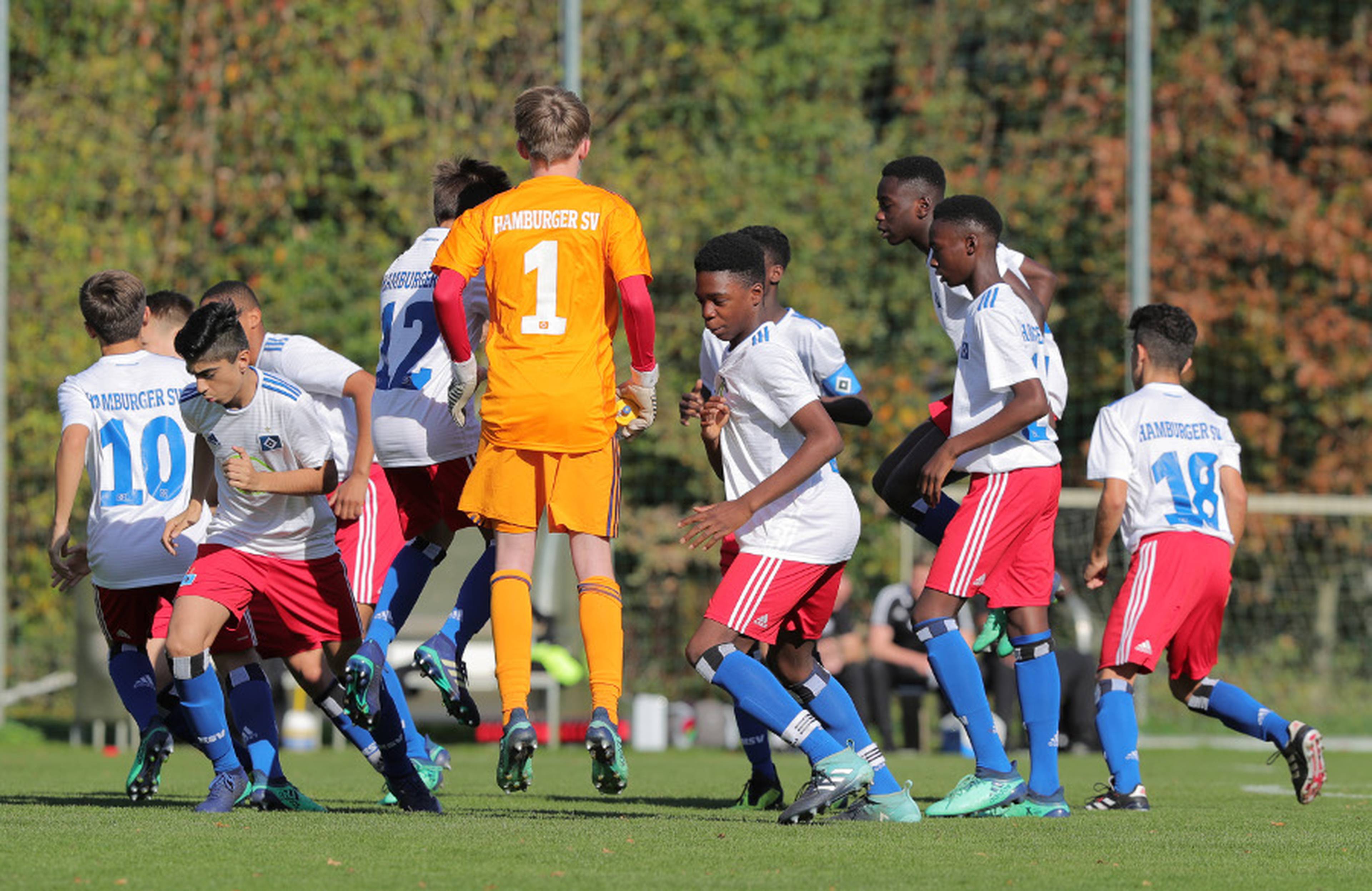 Die U15 im Aufwärmkreis. 
