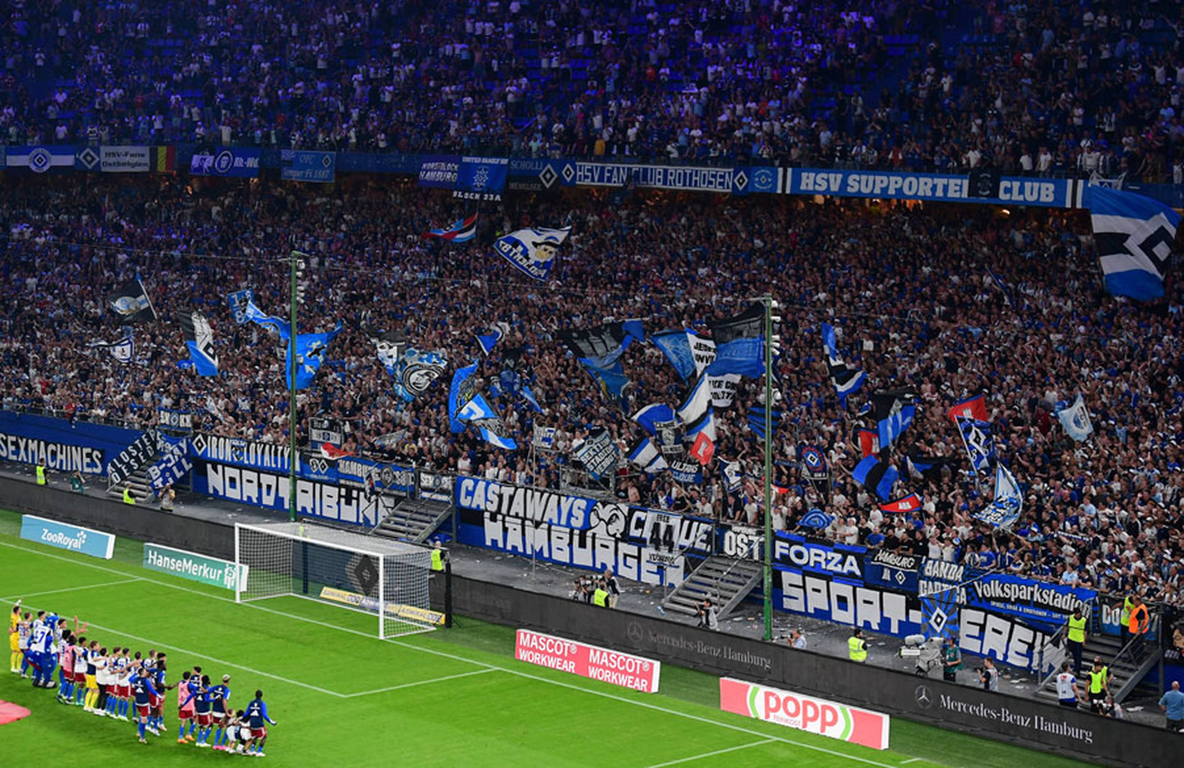 Mannschaft und Fans sorgten im zum zehnten Mal in Folge ausverkauften Volksparkstadion erneut für Gänsehaut-Atmopshäre.