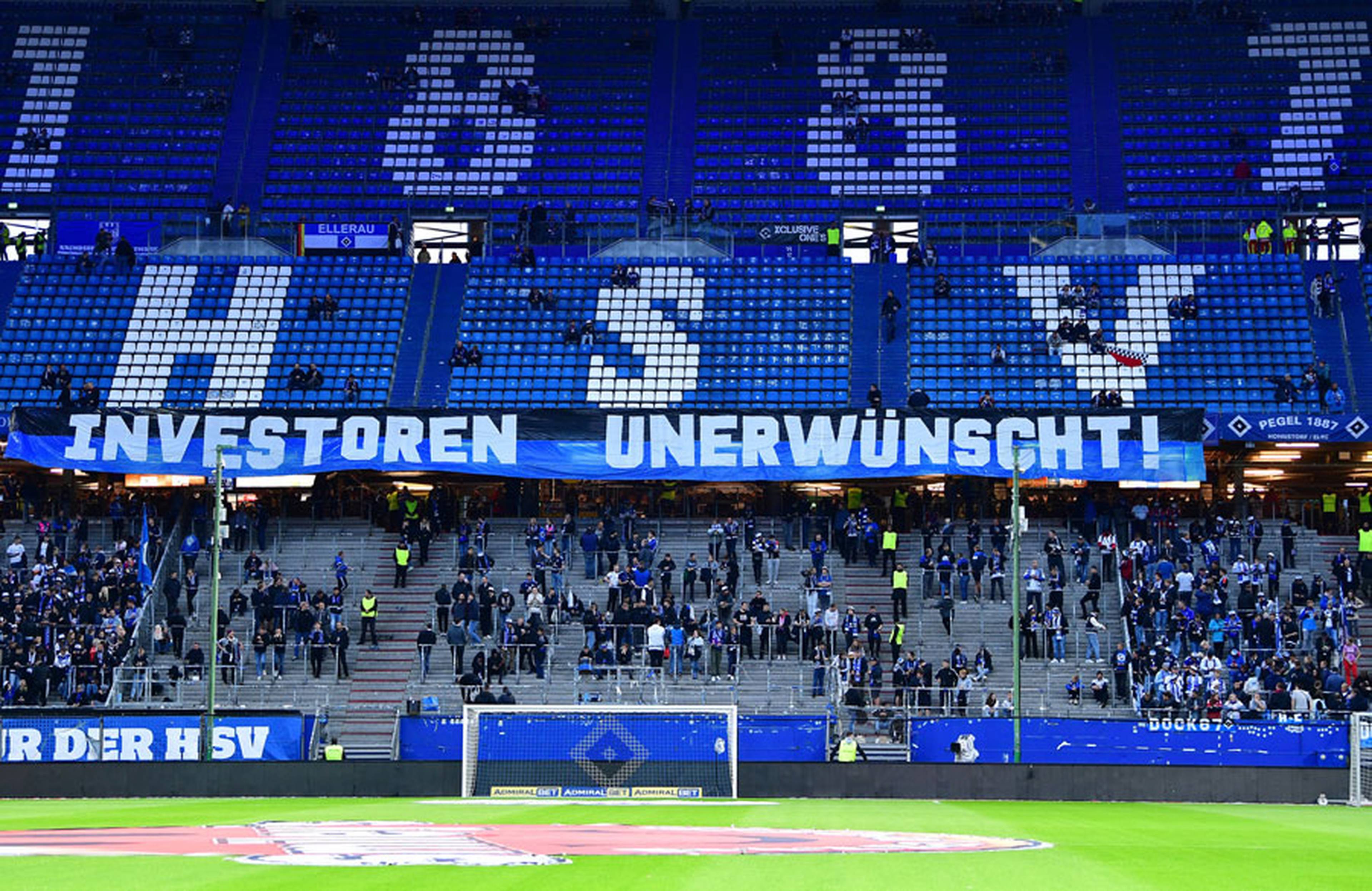 Banner von Fans zum Thema Investoren wurden im Volksparkstadion bereits einige Male präsentiert.