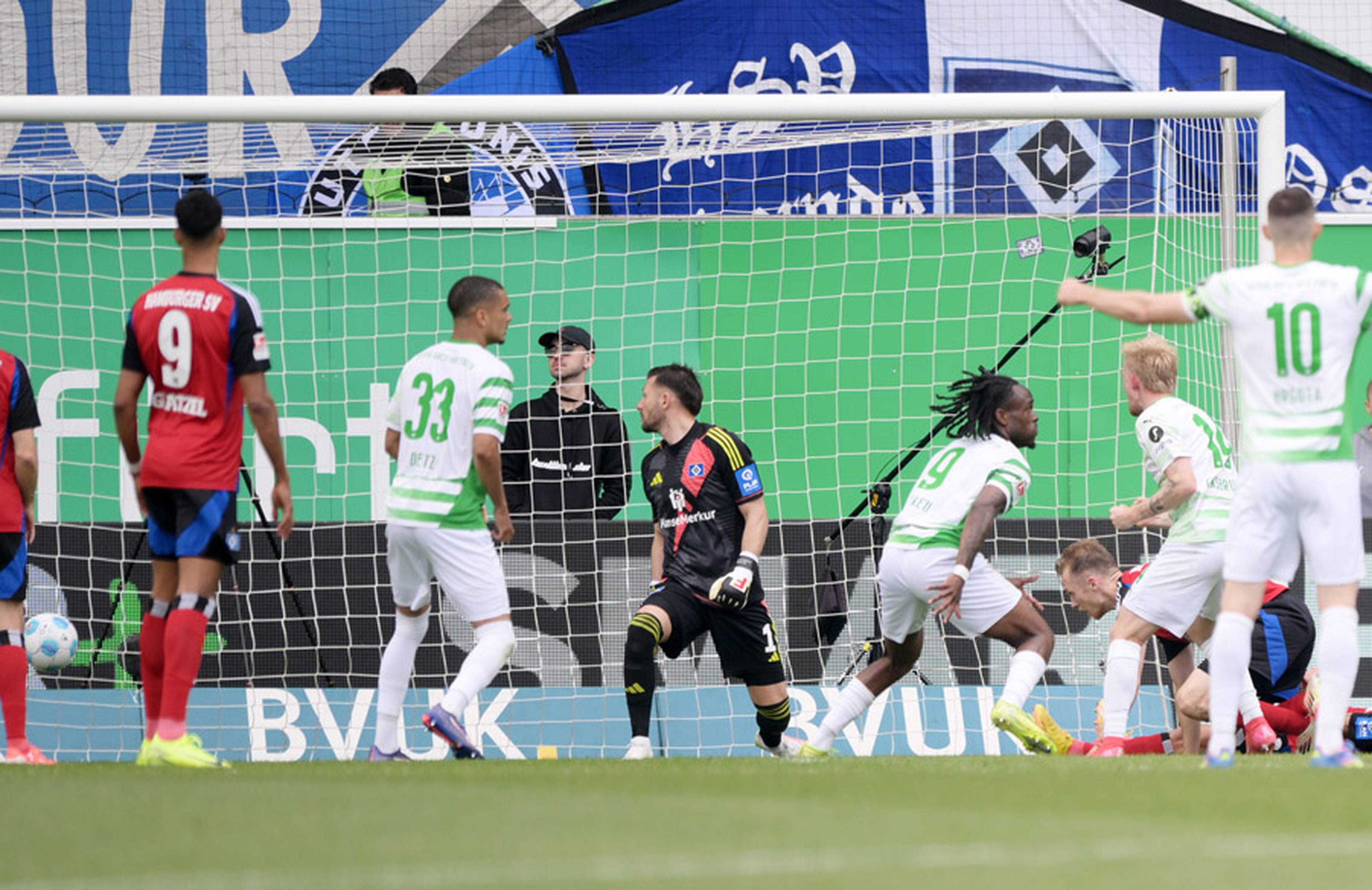 Kalt erwischt: In der 41. Minute sind Daniel Heuer Fernandes und Co. geschlagen.