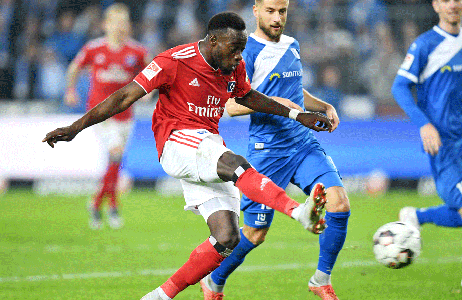 In der 77. Minute hatte Khaled Narey dann die richtige Präzision im Fuß und erzielte in dieser Szene das Tor des Tages zum 1:0-Erfolg des HSV.