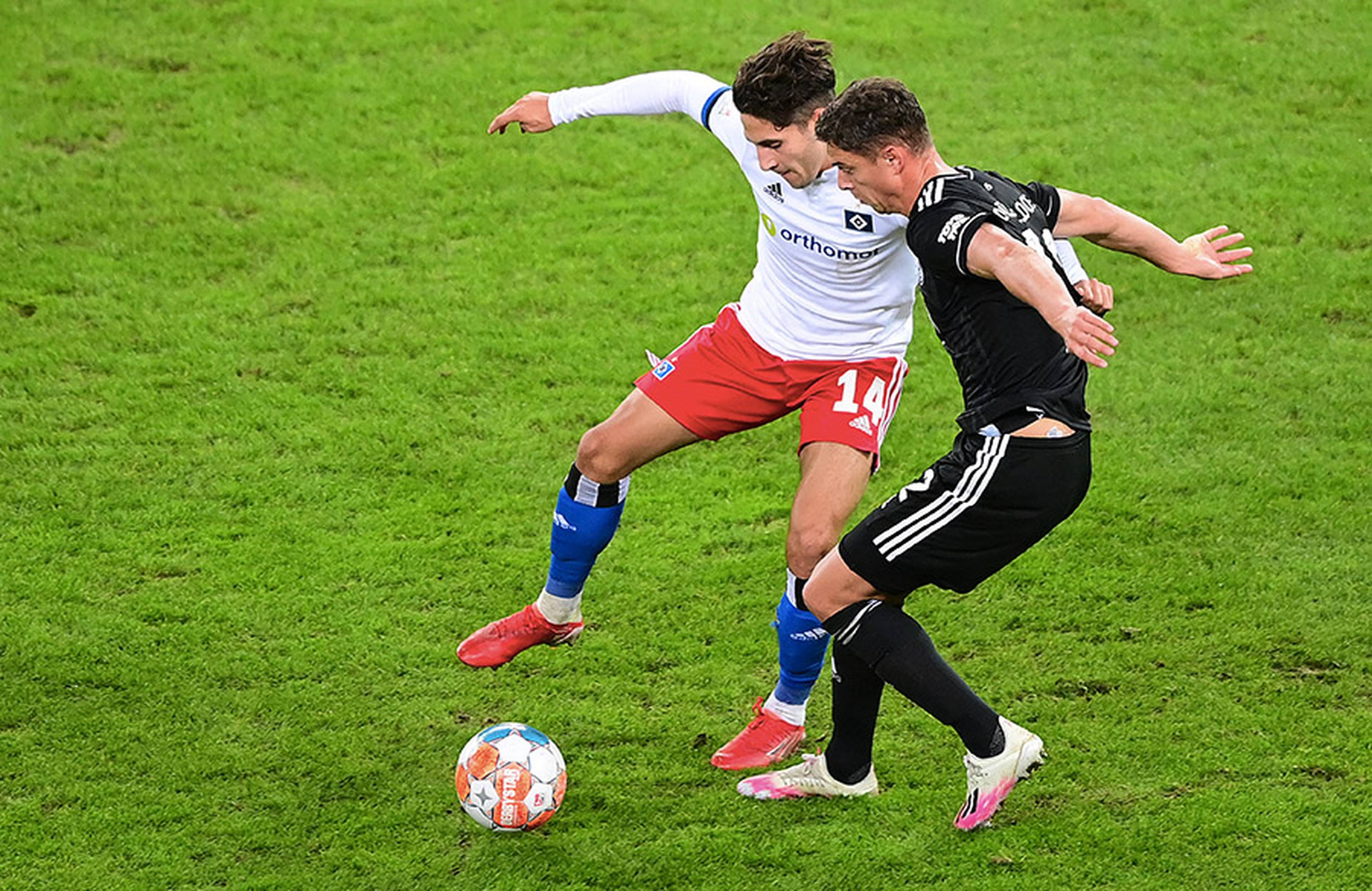 Umkämpfte Partie mit Übergewicht: Ludovit Reis und die Rothosen mussten sich trotz eines klaren Vorteils bei Torschüssen (21:7), Ballbesitz (64:36 Prozent) und Laufleistung (123:110 km) gegen Düsseldorf mit einem Punkt begnügen. 
