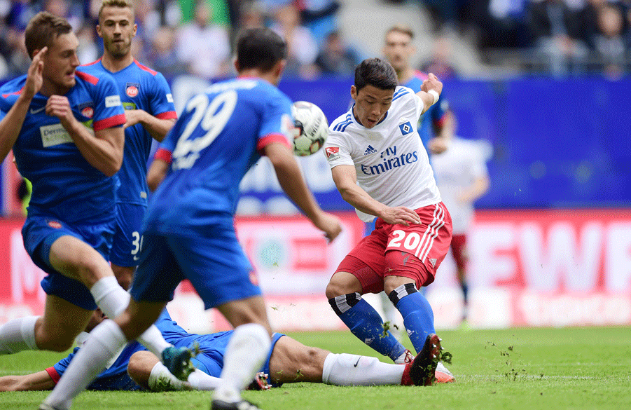 Neuzugang Hee-chan Hwang stand gleich in seinem ersten HSV-Spiel in der Startelf und sorgte in der ersten Halbzeit auch gleich für die beiden größten Torchancen der Hamburger, hatte aber etwas Pech im Abschluss.