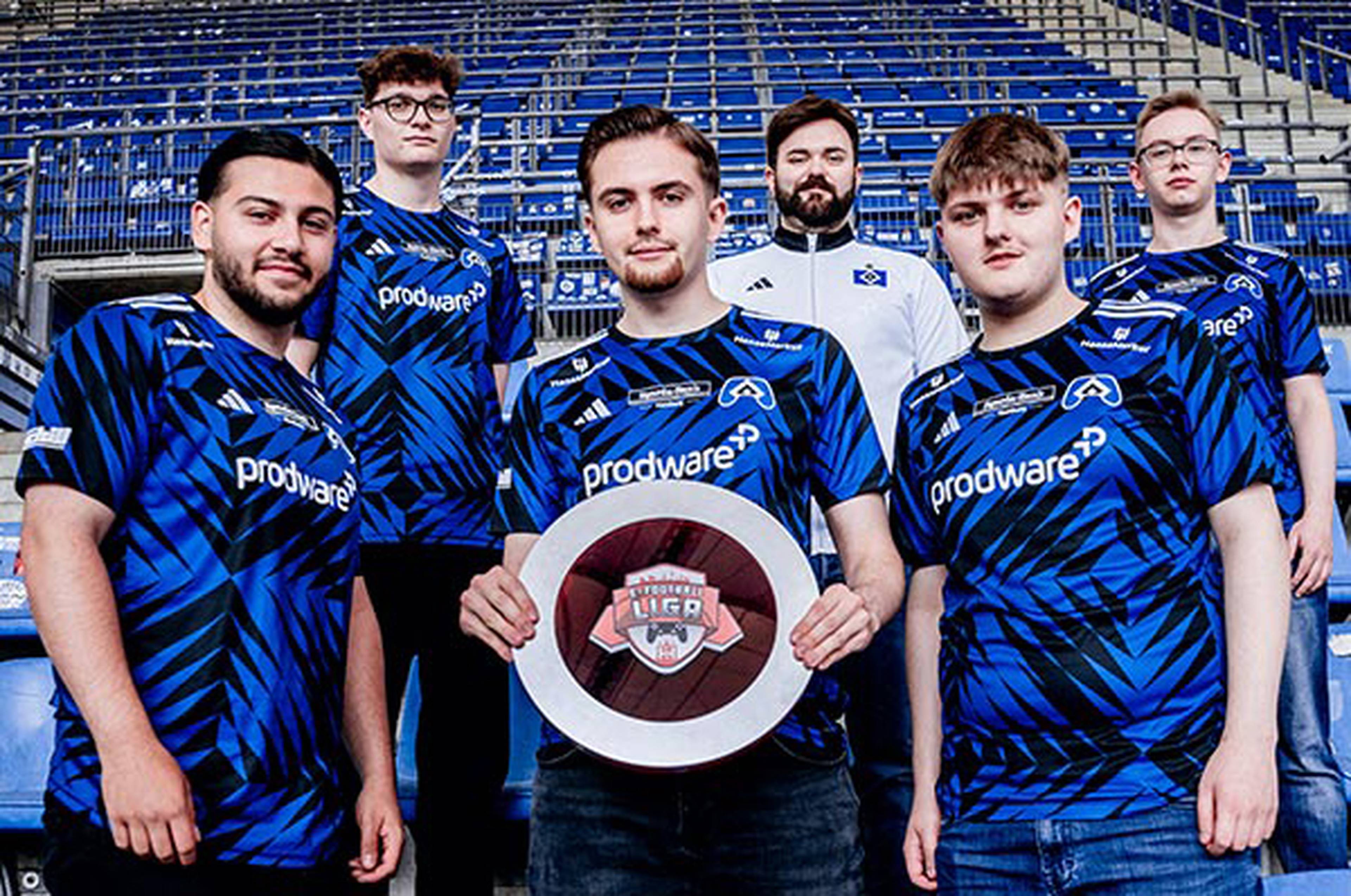Das Hamburger-Meister-Team: Oben (v.l.): Max Firle, Trainer David Utermark, Tom Schulze; Unten (v.l.): Can Polat Kiyatcig, Lauryn Liutkus, Fadlan Nuhiu.