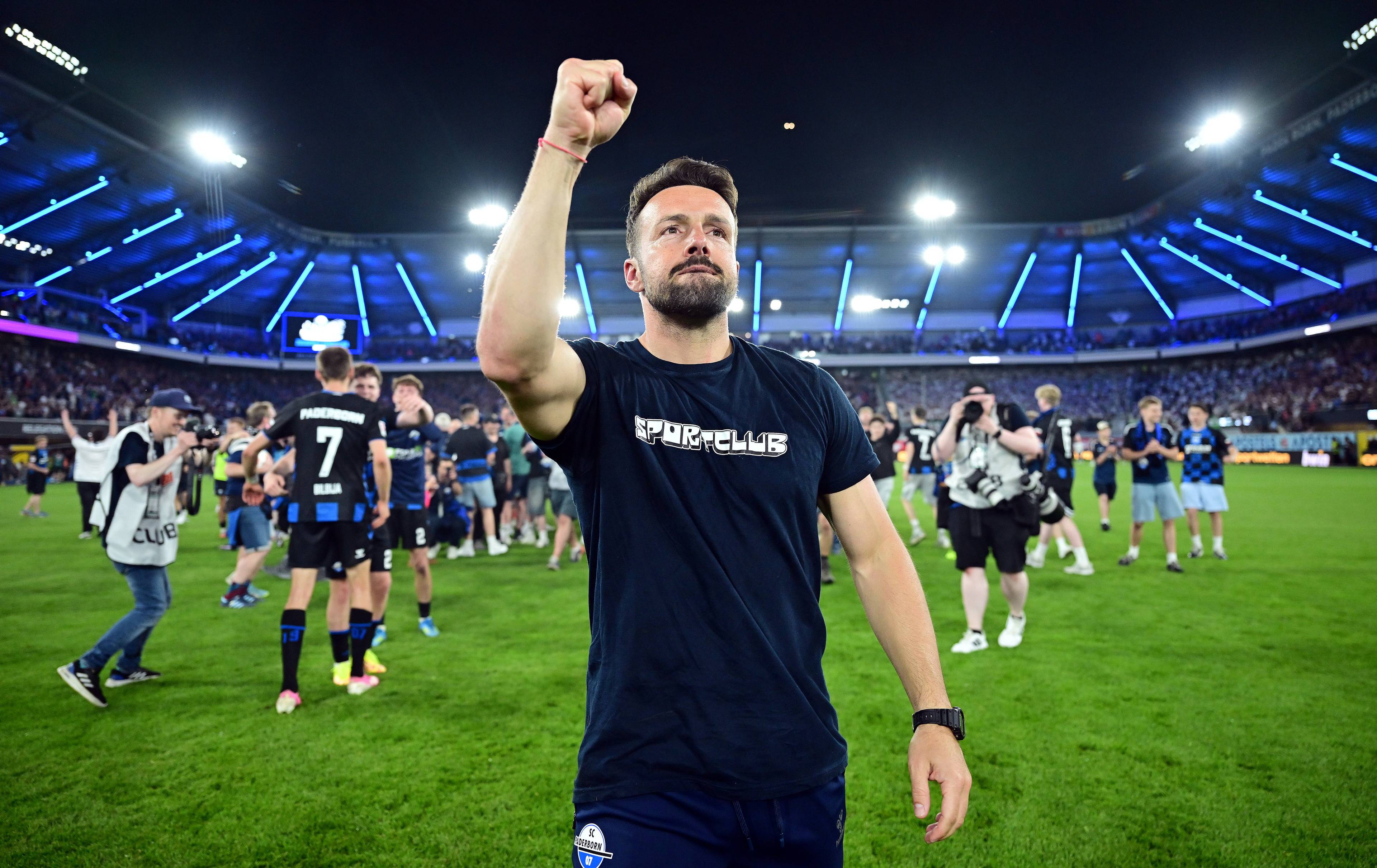 Ralf Kettemann bejubelt den Aufstieg des SC Paderborn