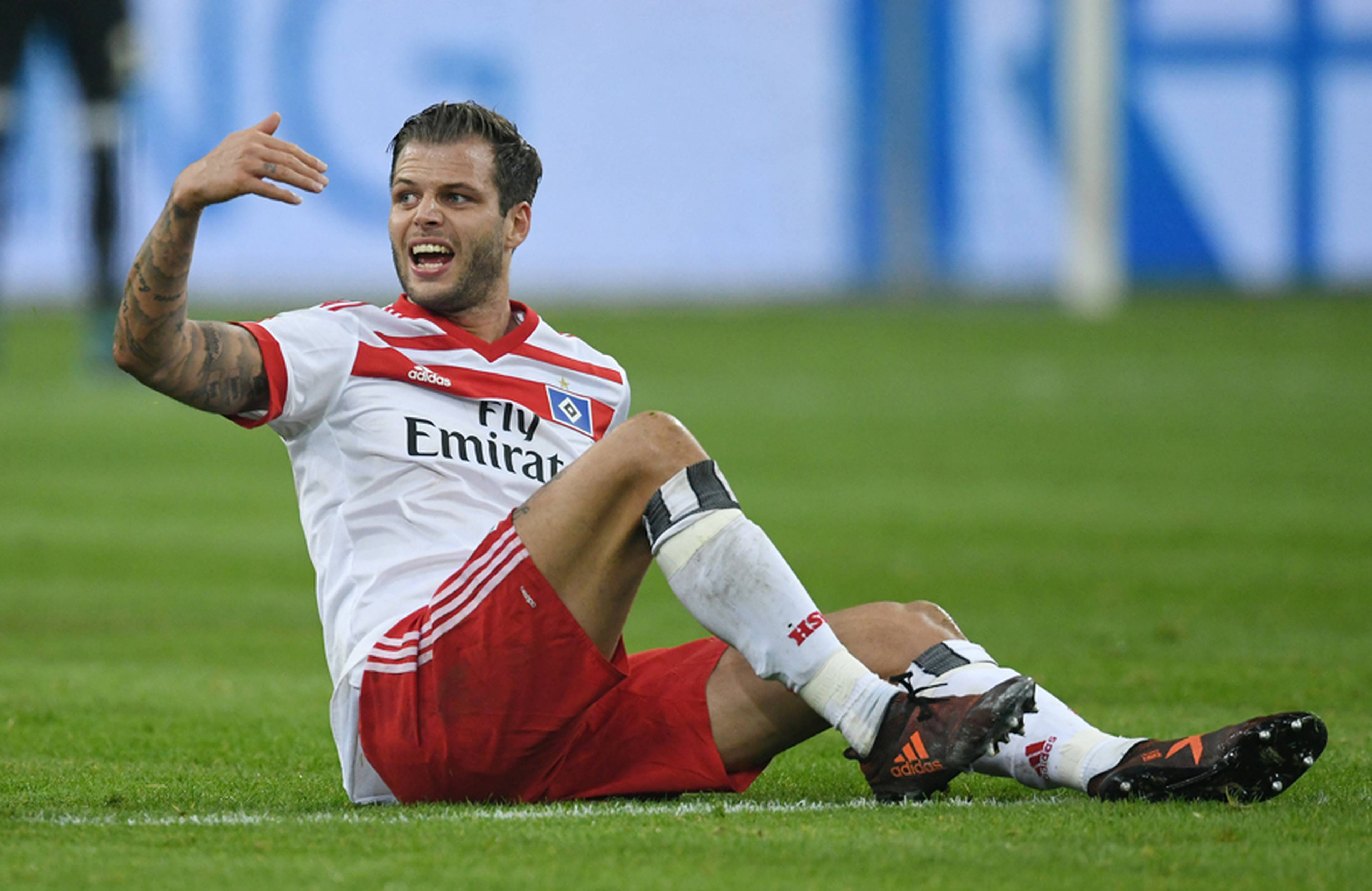 Dennis Diekmeier pushed himself all the way against Schalke, getting a leg cramp for his troubles.