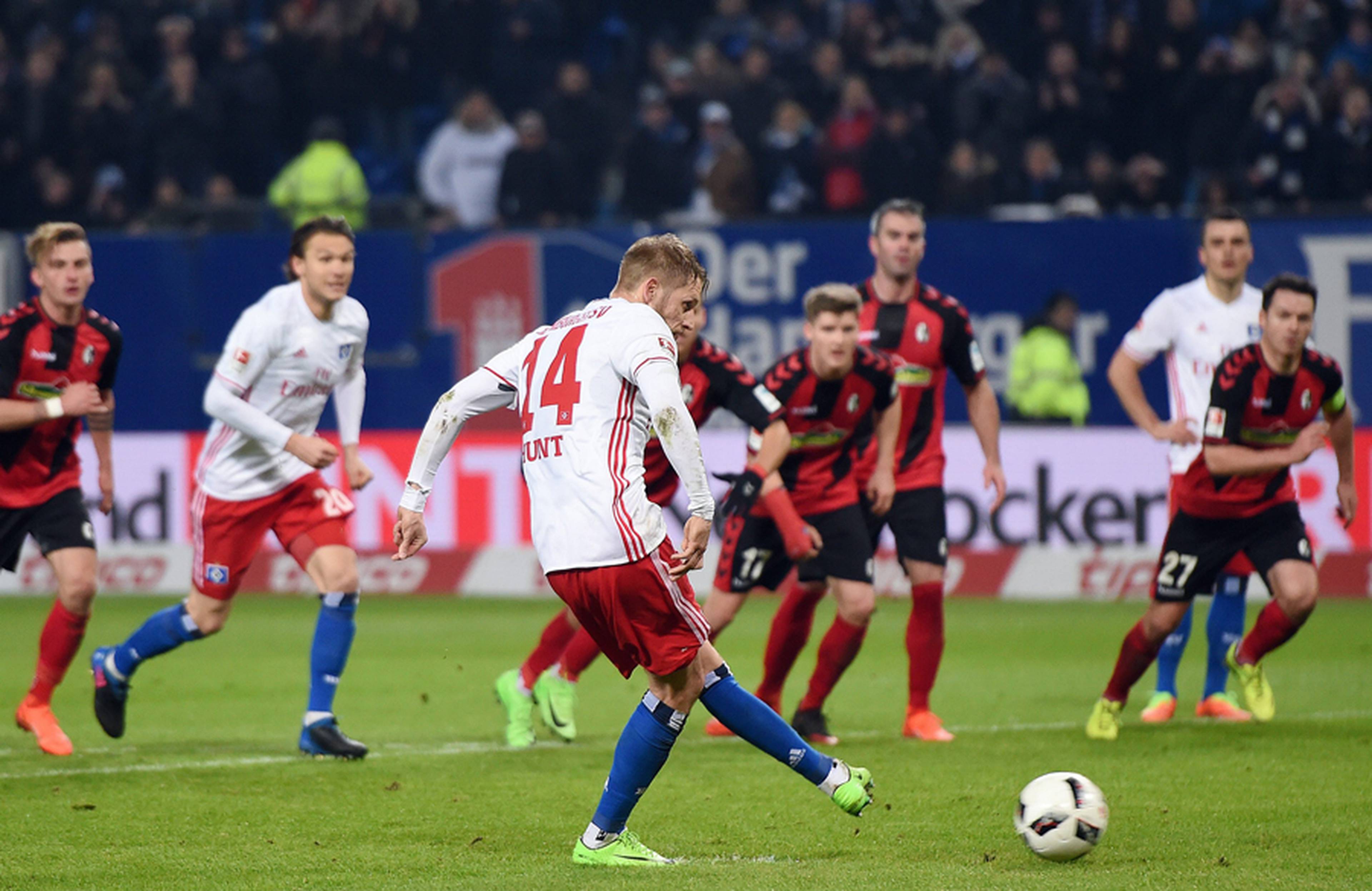 Aaron Hunt beim Elfmeter gegen Freiburg. 