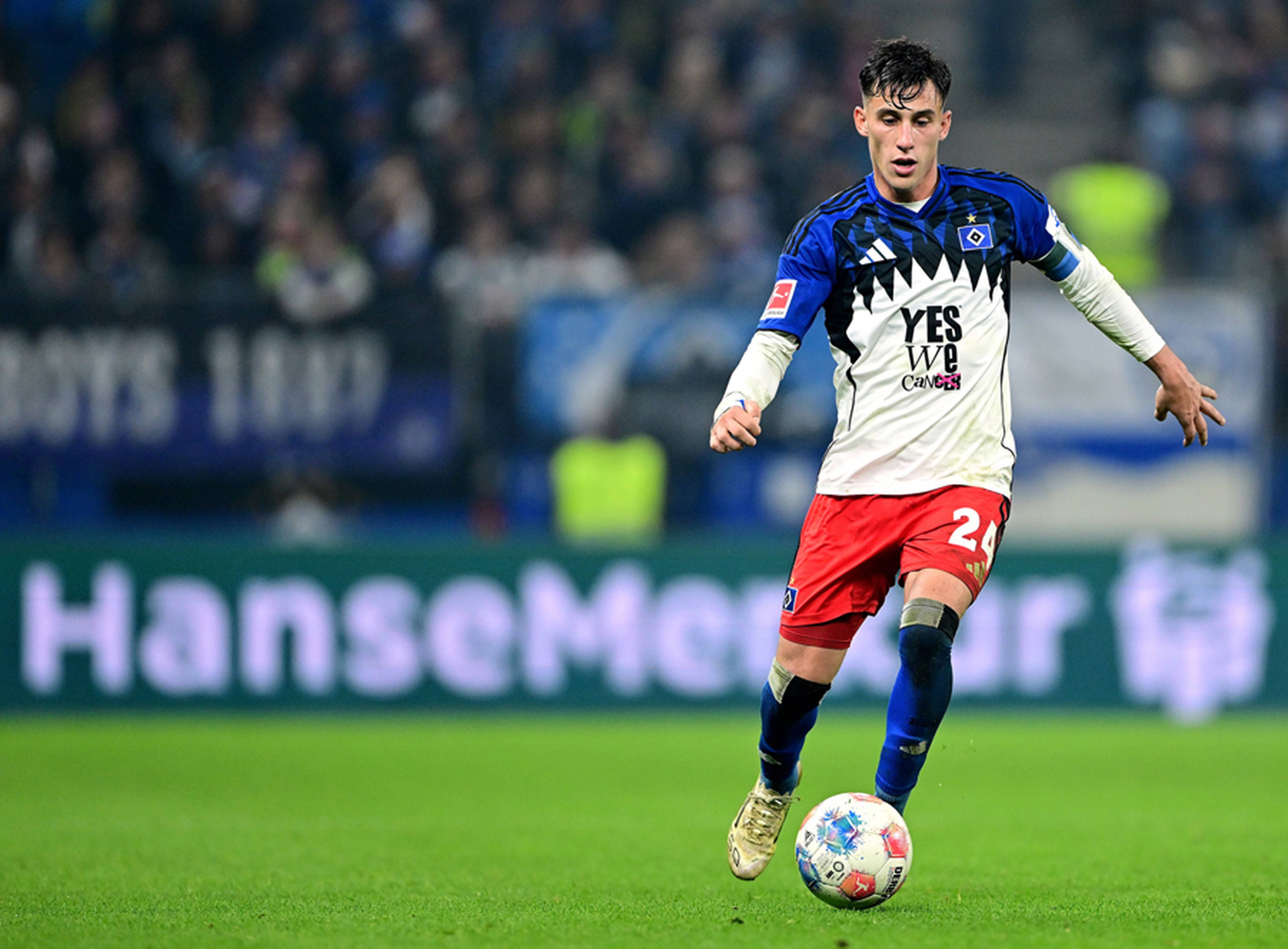 Liefen im Heimspiel gegen den BVB Anfang November bereits im yeswecan!cer-Sondertrikot auf: Vize-Kapitän Nicolas Capaldo und die Rothosen. 