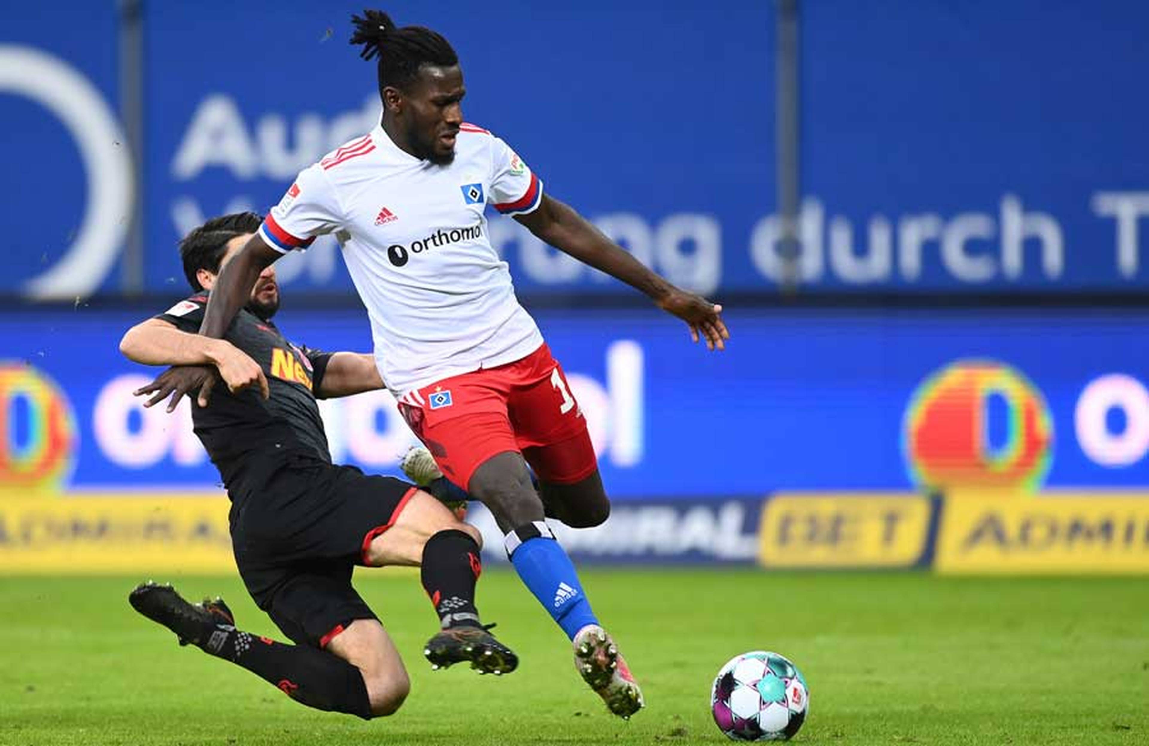 Unaufhaltsam! Bakery Jatta ist auf und davon und markiert in dieser Szene mit seinem Treffer den 3:1-Endstand.