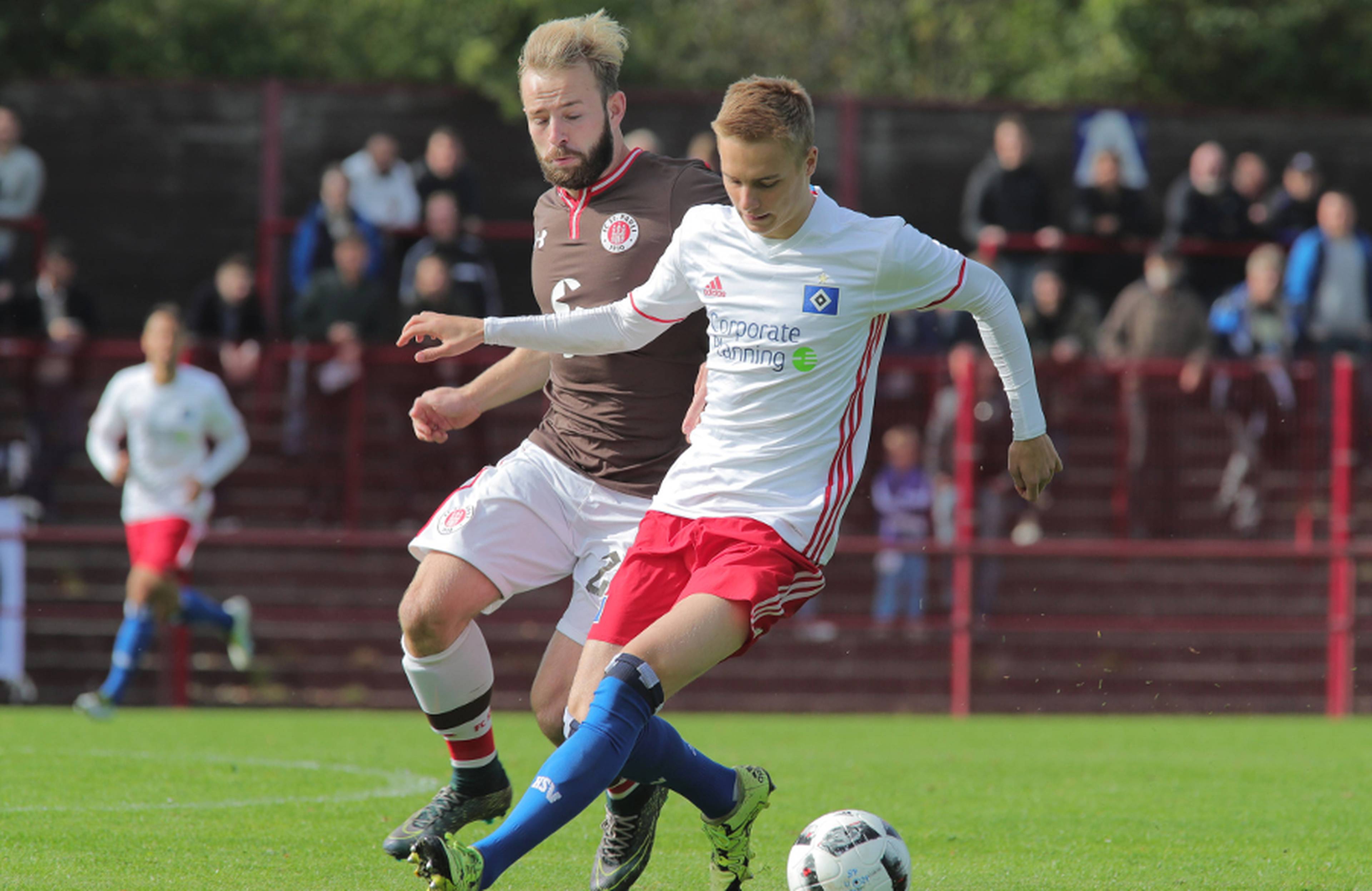Finn Porath zeigte erneut ein gutes Spiel im HSV-Mittelfeld.