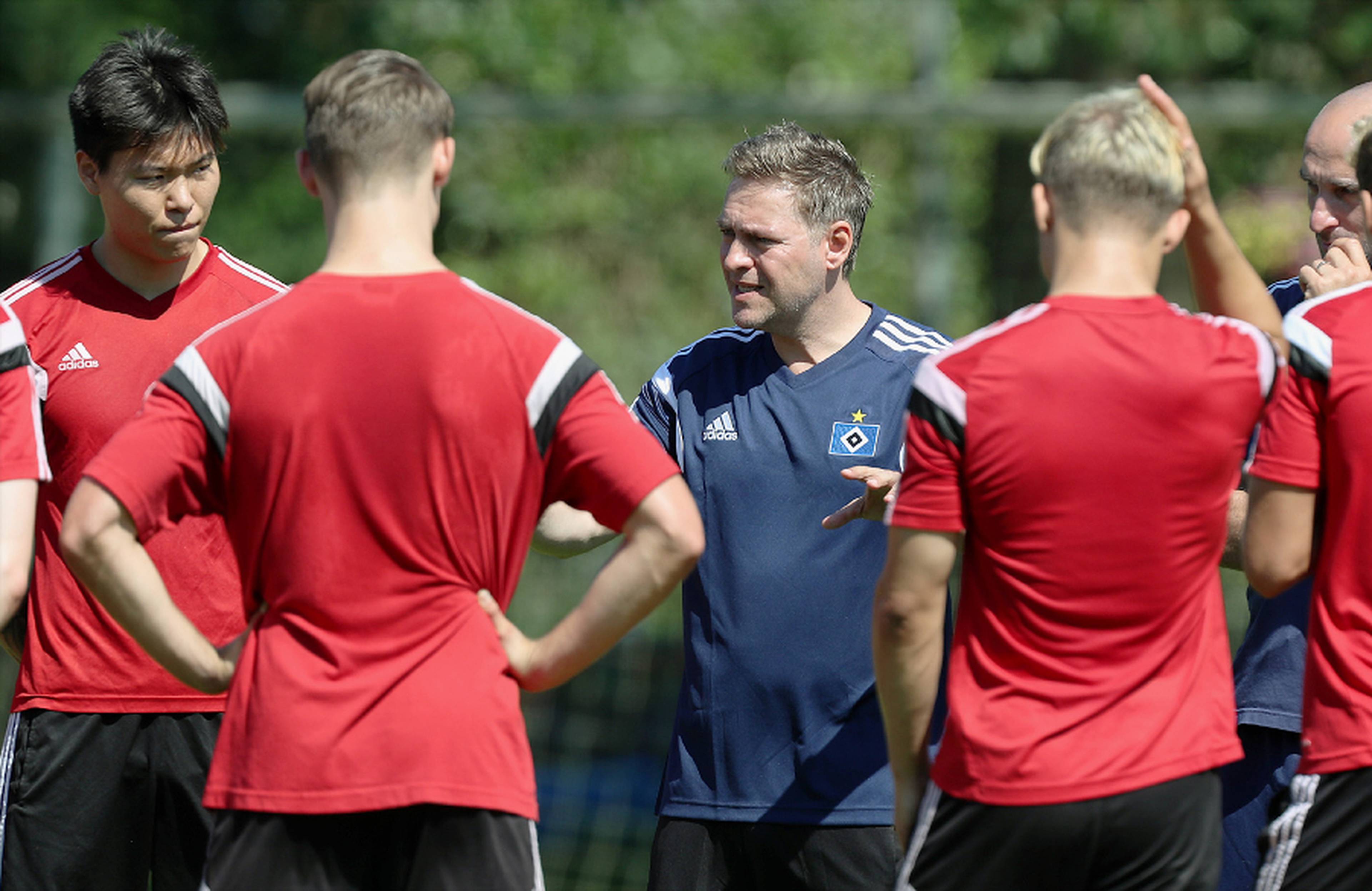 Dirk Kunert spricht zu seiner Mannschaft