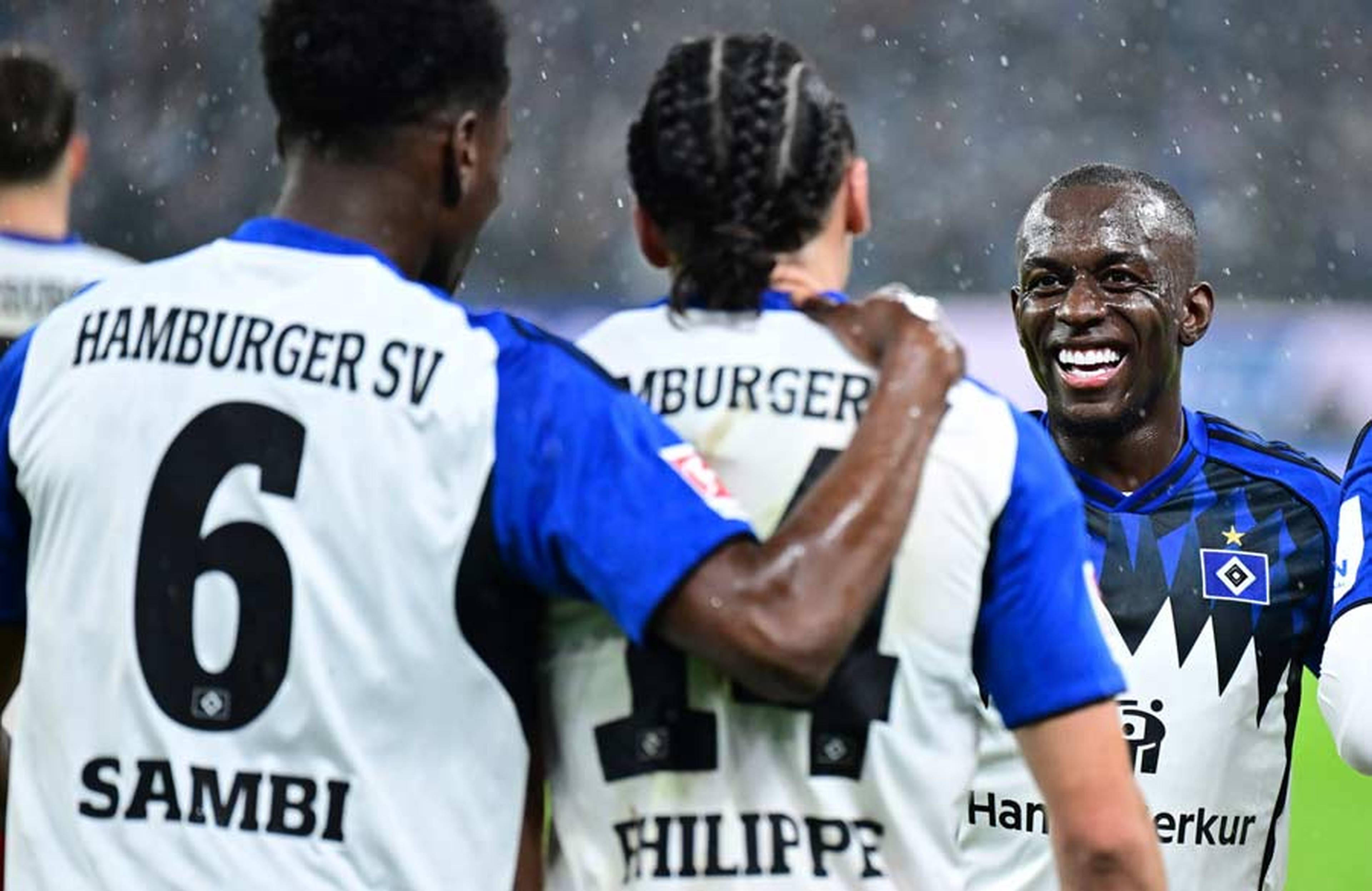 Torschützen unter sich: Sambi Lokonga, Rayan Philippe und Jean-Luc Dompe erzielten gegen Mainz 05 die vier Hamburger Treffer.