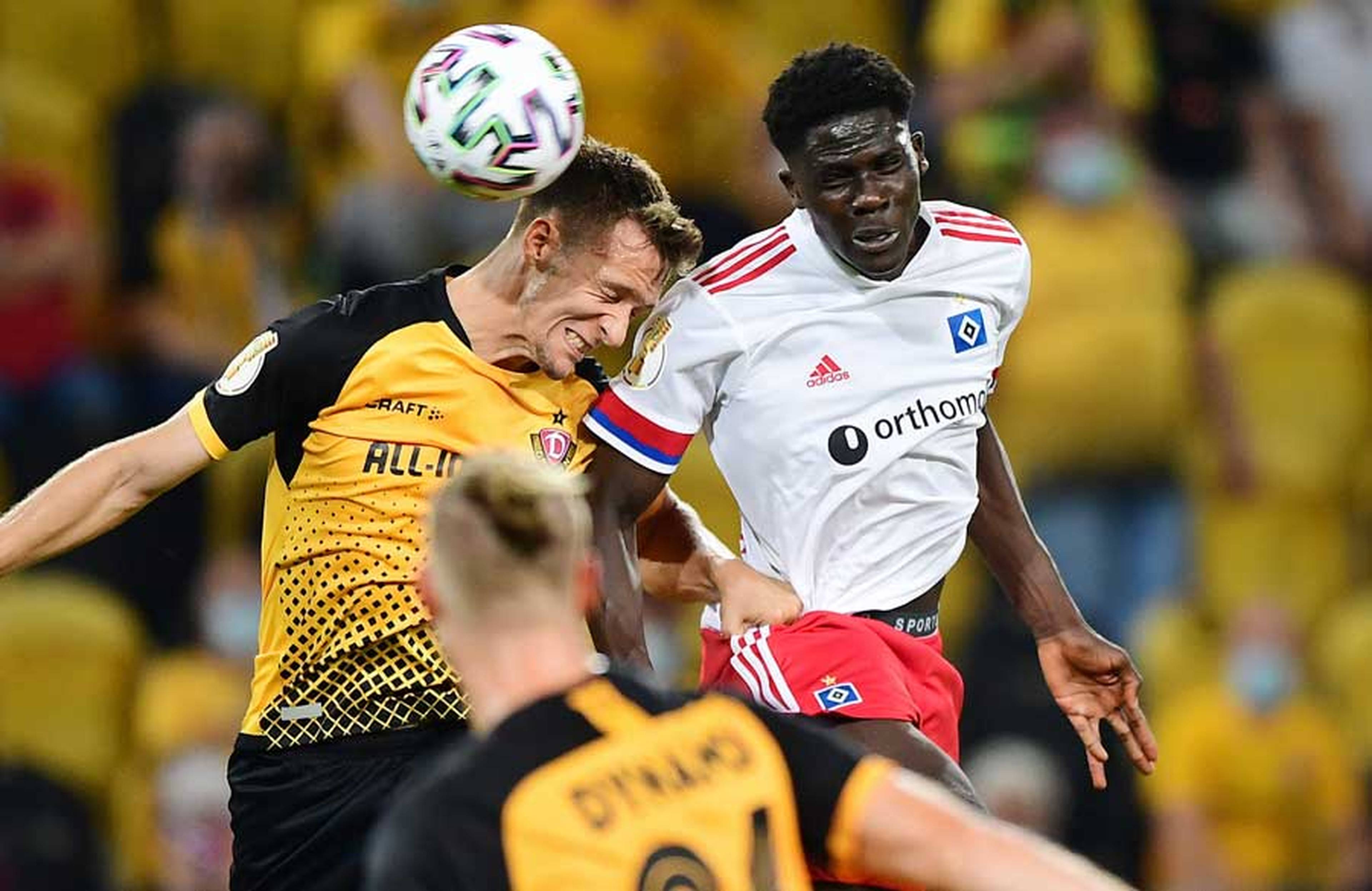 Amadou Onana erzielte per Kopf den Treffer zum 1:3, der aber zu spät kam.